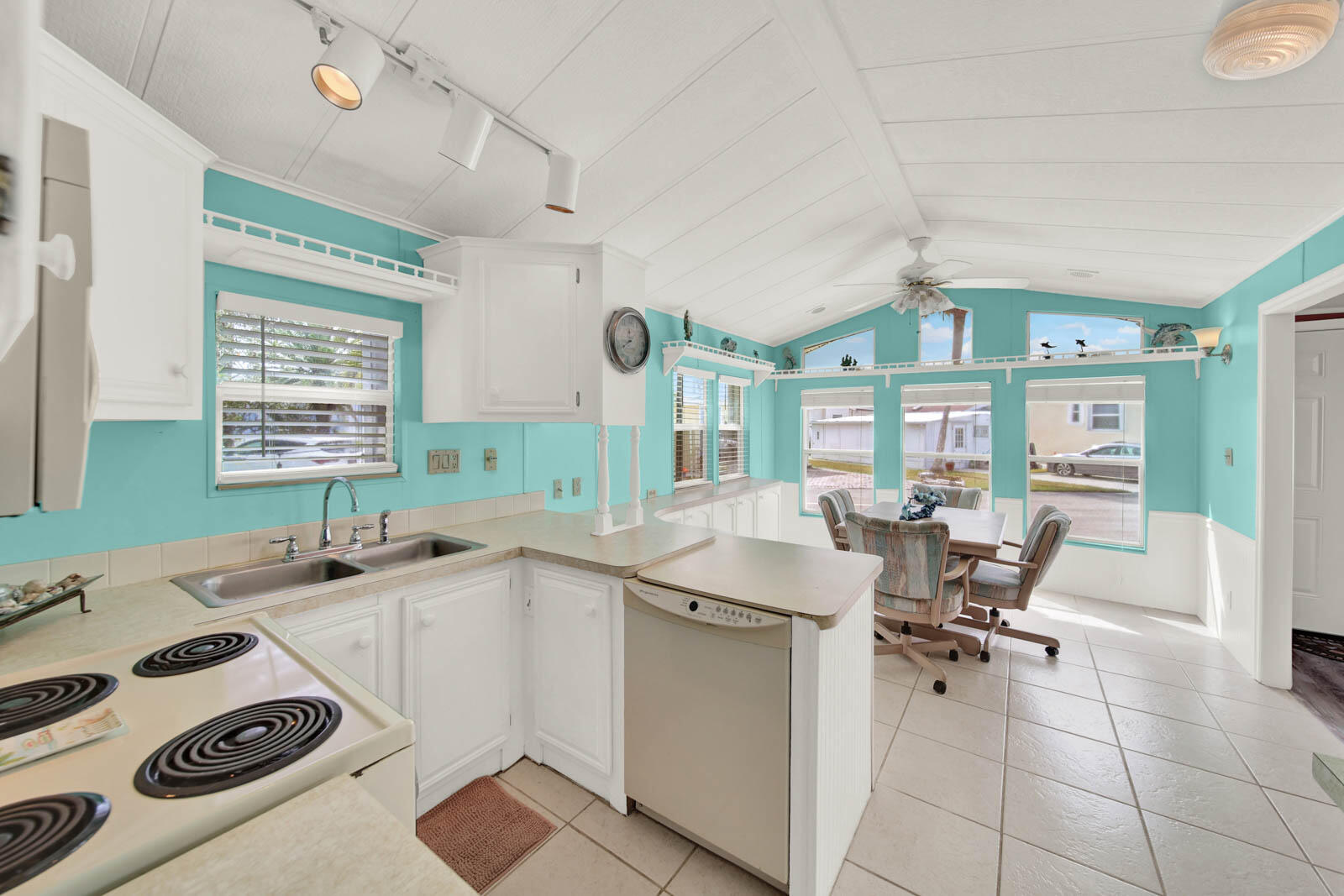 HOLIDAY OUT AT ST LUCIE SECTION B - Residential