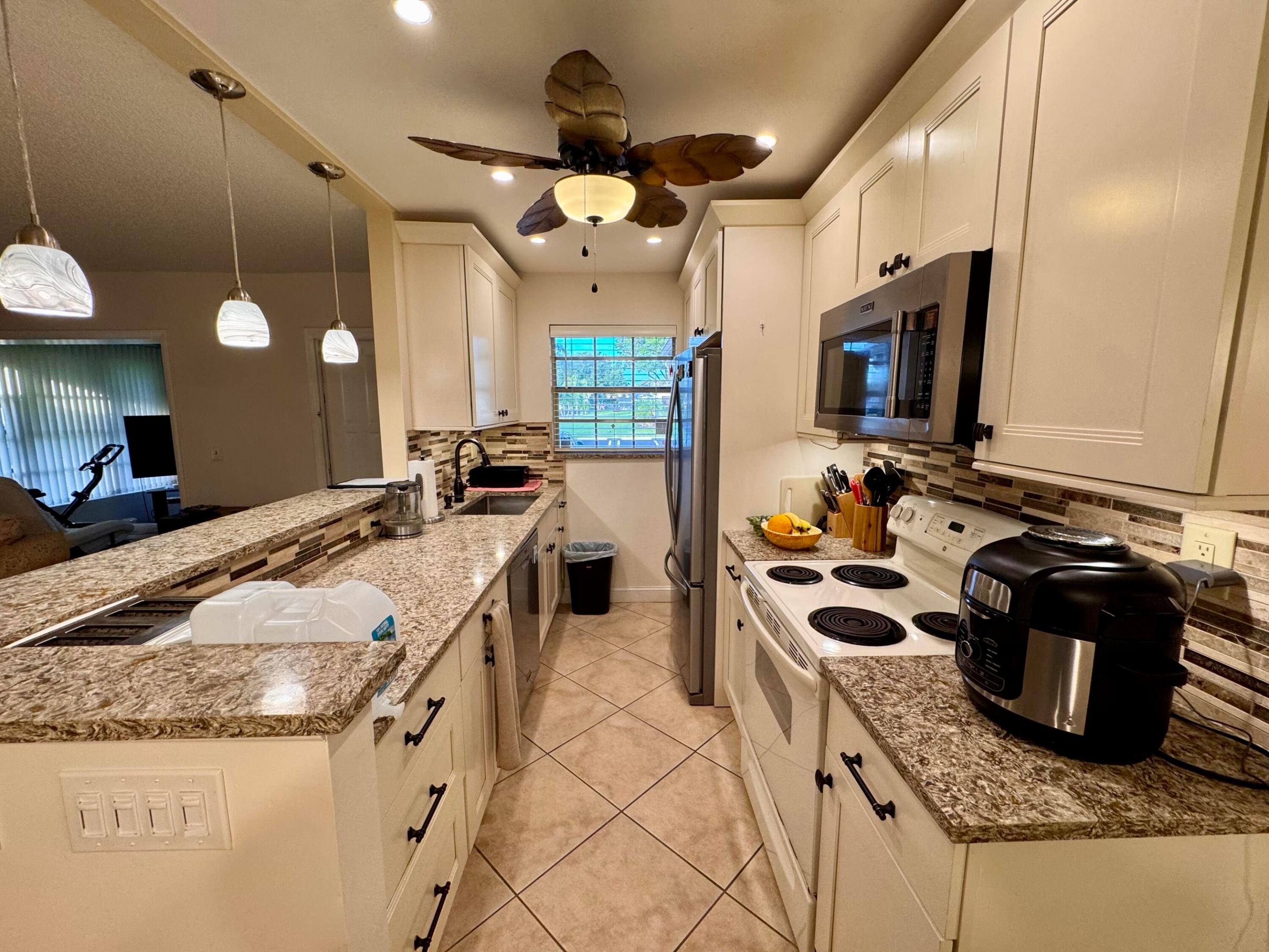 HIGH POINT OF DELRAY SEC 6 CONDO - Residential Lease