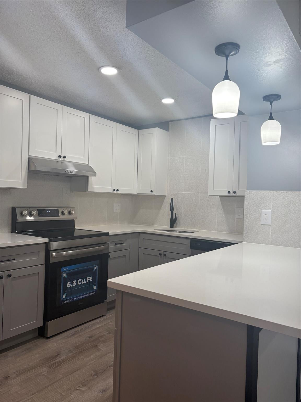 The Courtyard Condominium - Residential