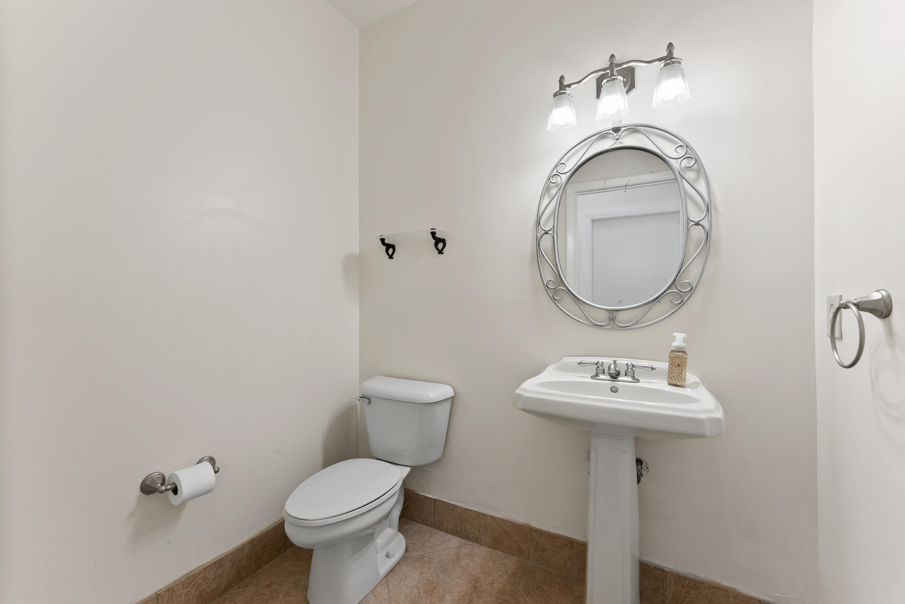 Towngate 156-11 B - Residential