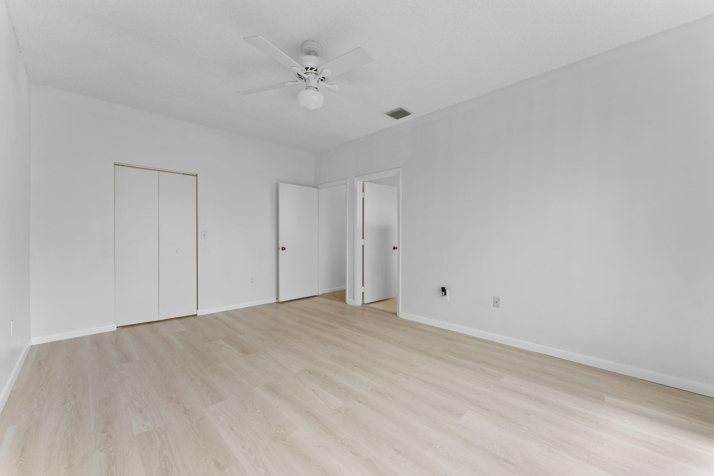 Towngate 156-11 B - Residential
