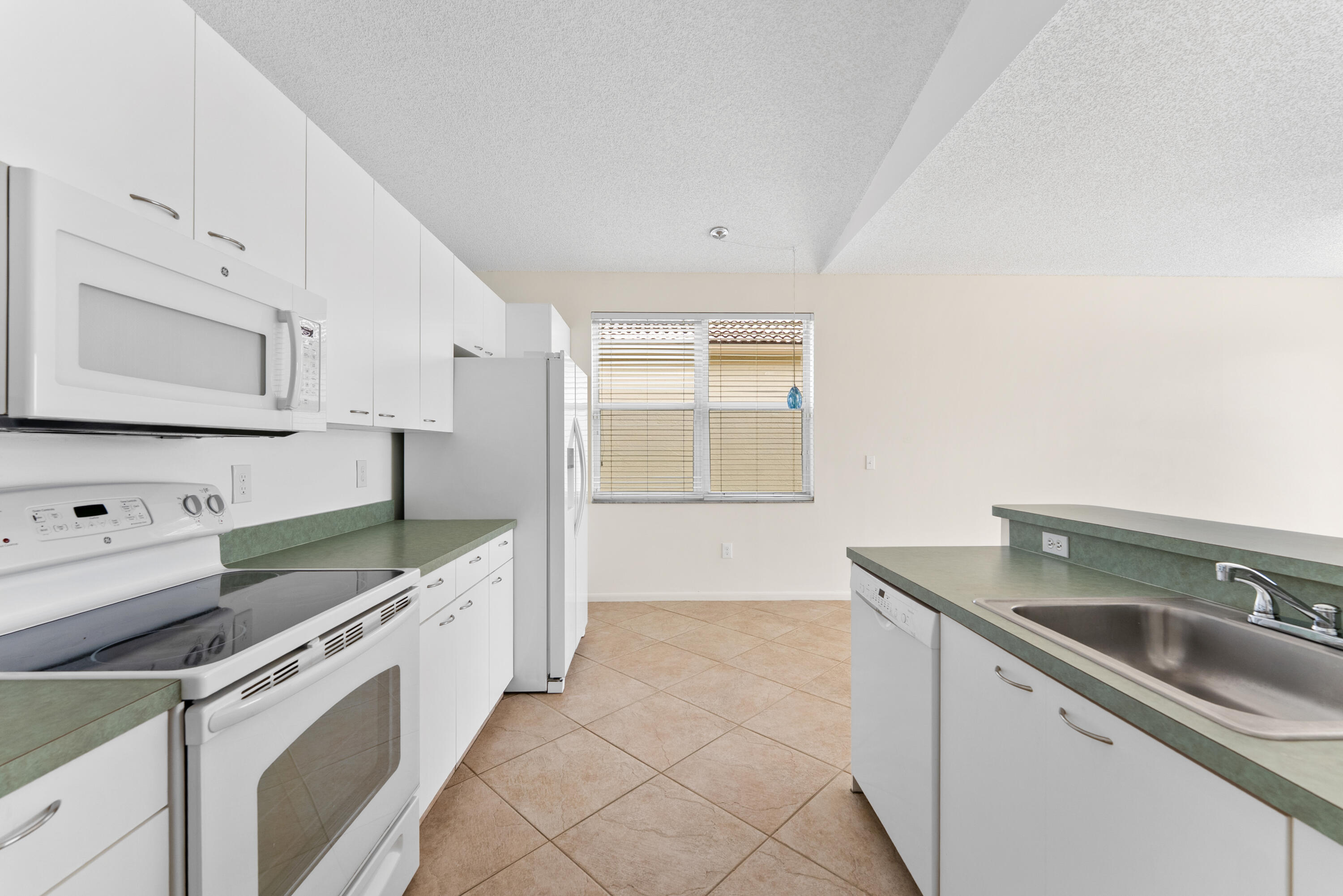 Towngate 156-11 B - Residential