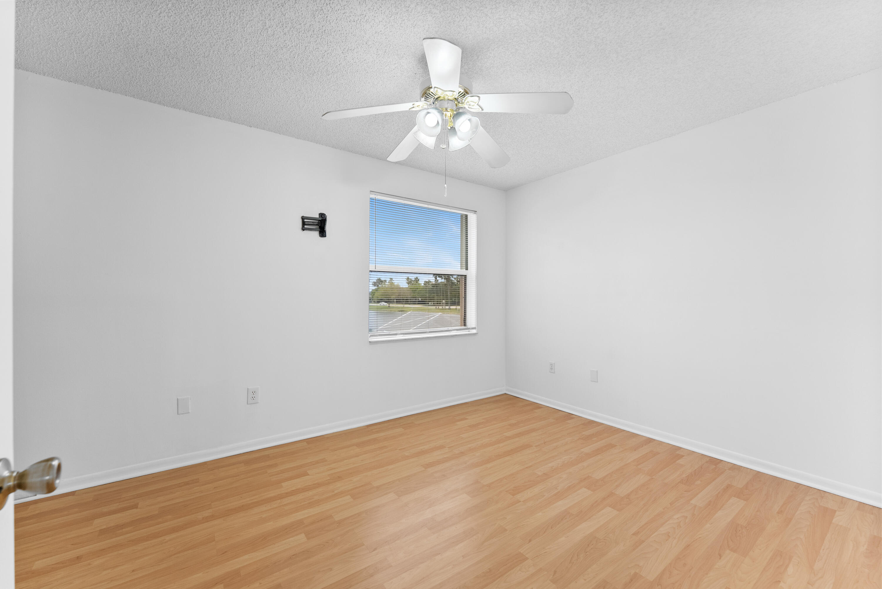 Towngate 156-11 B - Residential