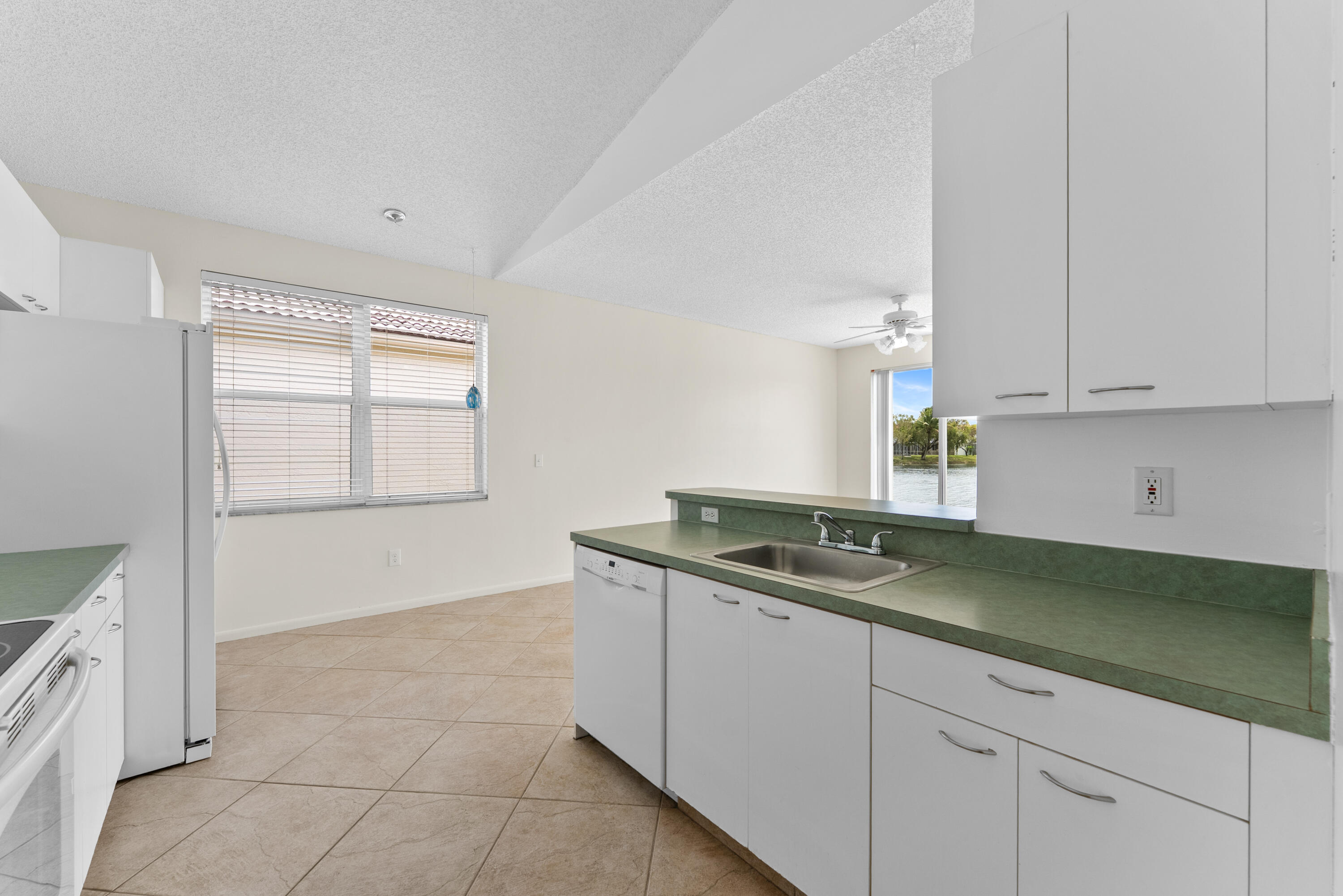 Towngate 156-11 B - Residential