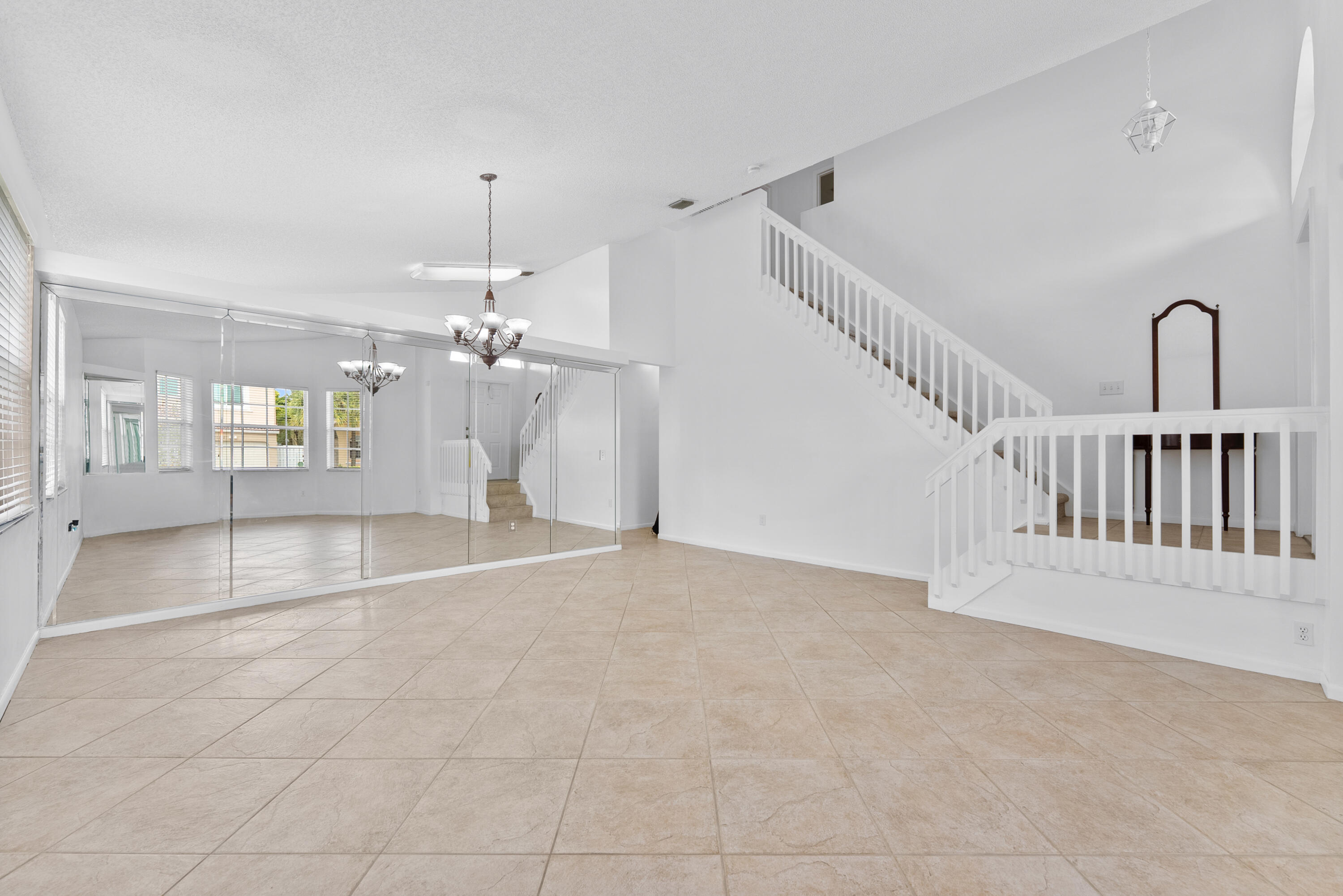 Towngate 156-11 B - Residential