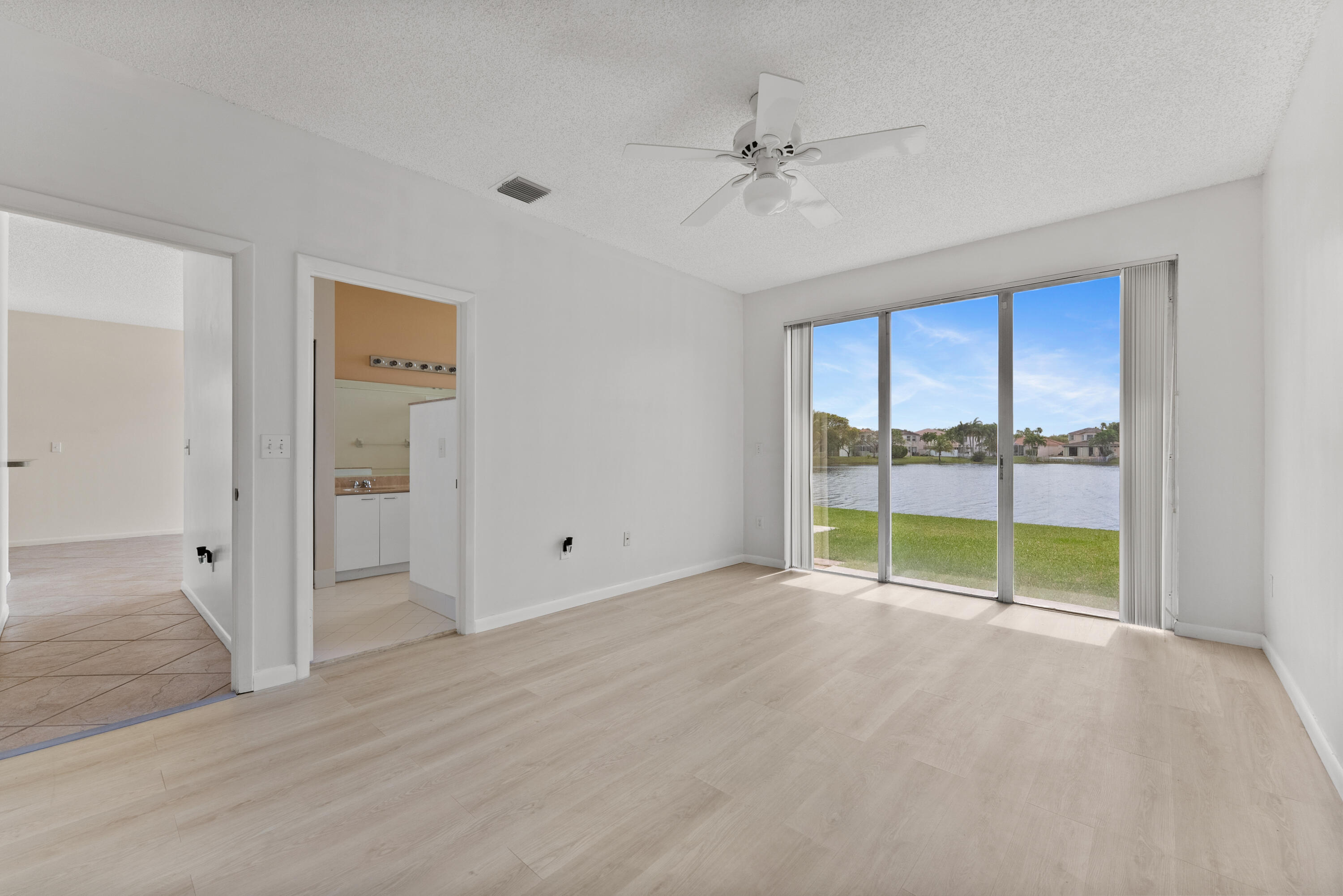 Towngate 156-11 B - Residential