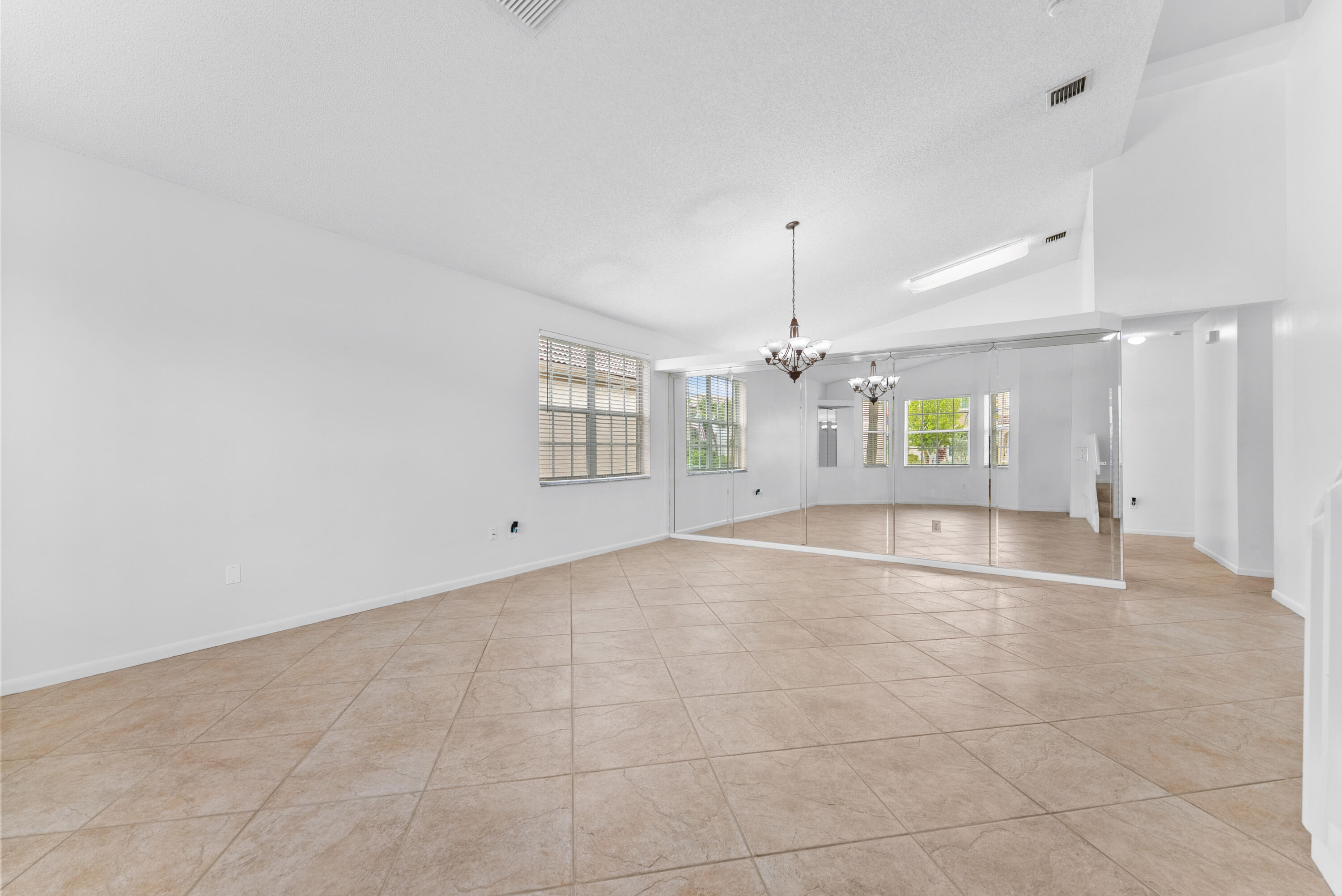 Towngate 156-11 B - Residential