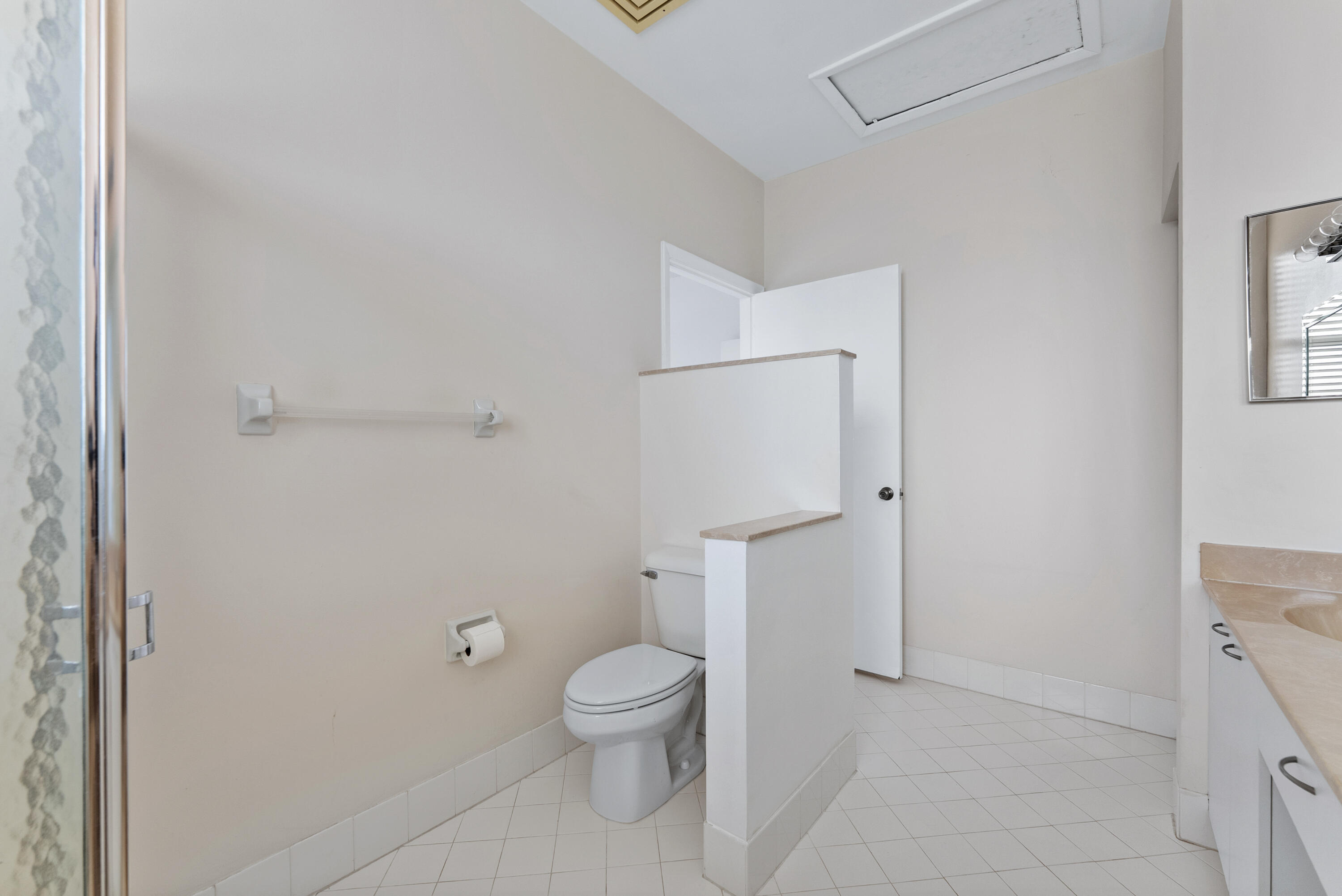 Towngate 156-11 B - Residential
