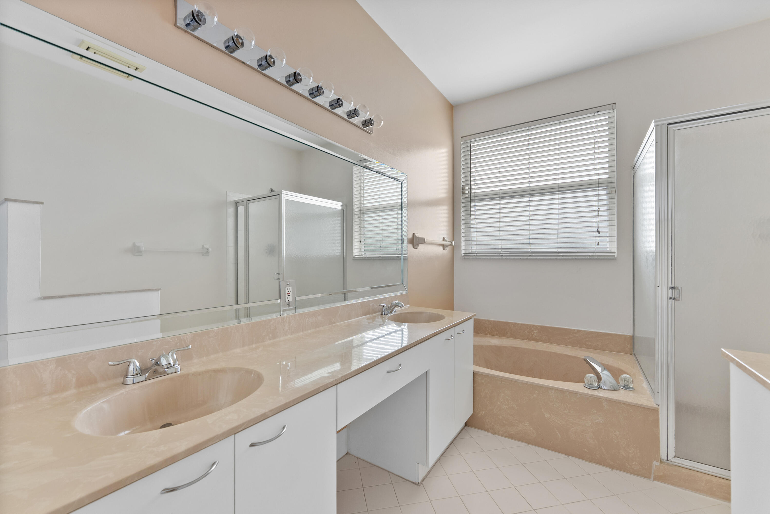 Towngate 156-11 B - Residential