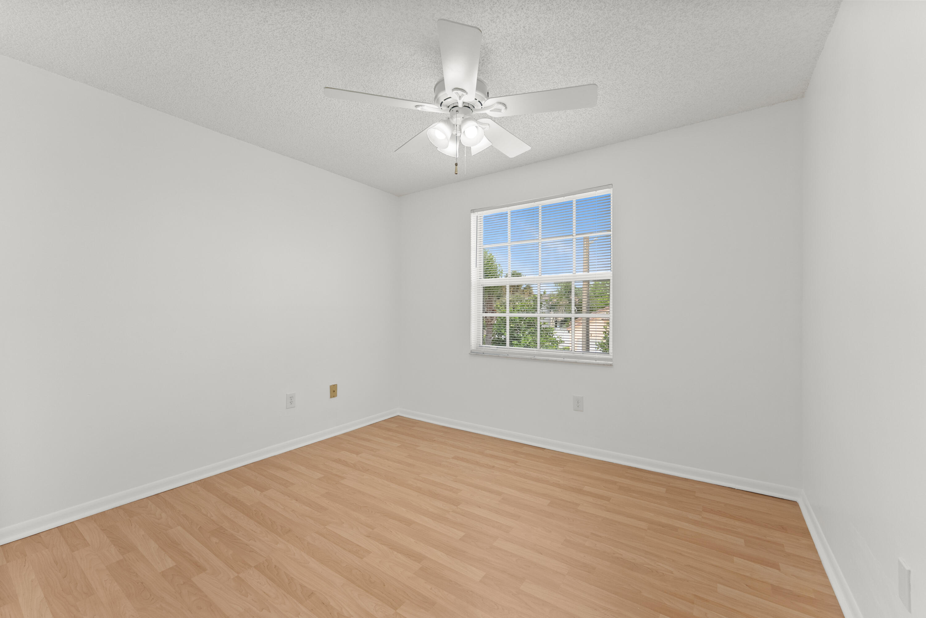 Towngate 156-11 B - Residential
