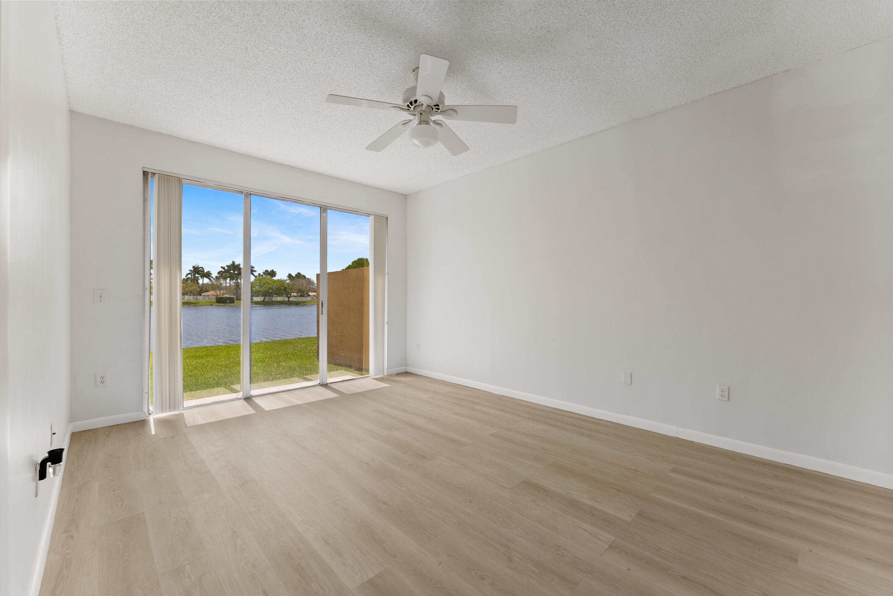Towngate 156-11 B - Residential