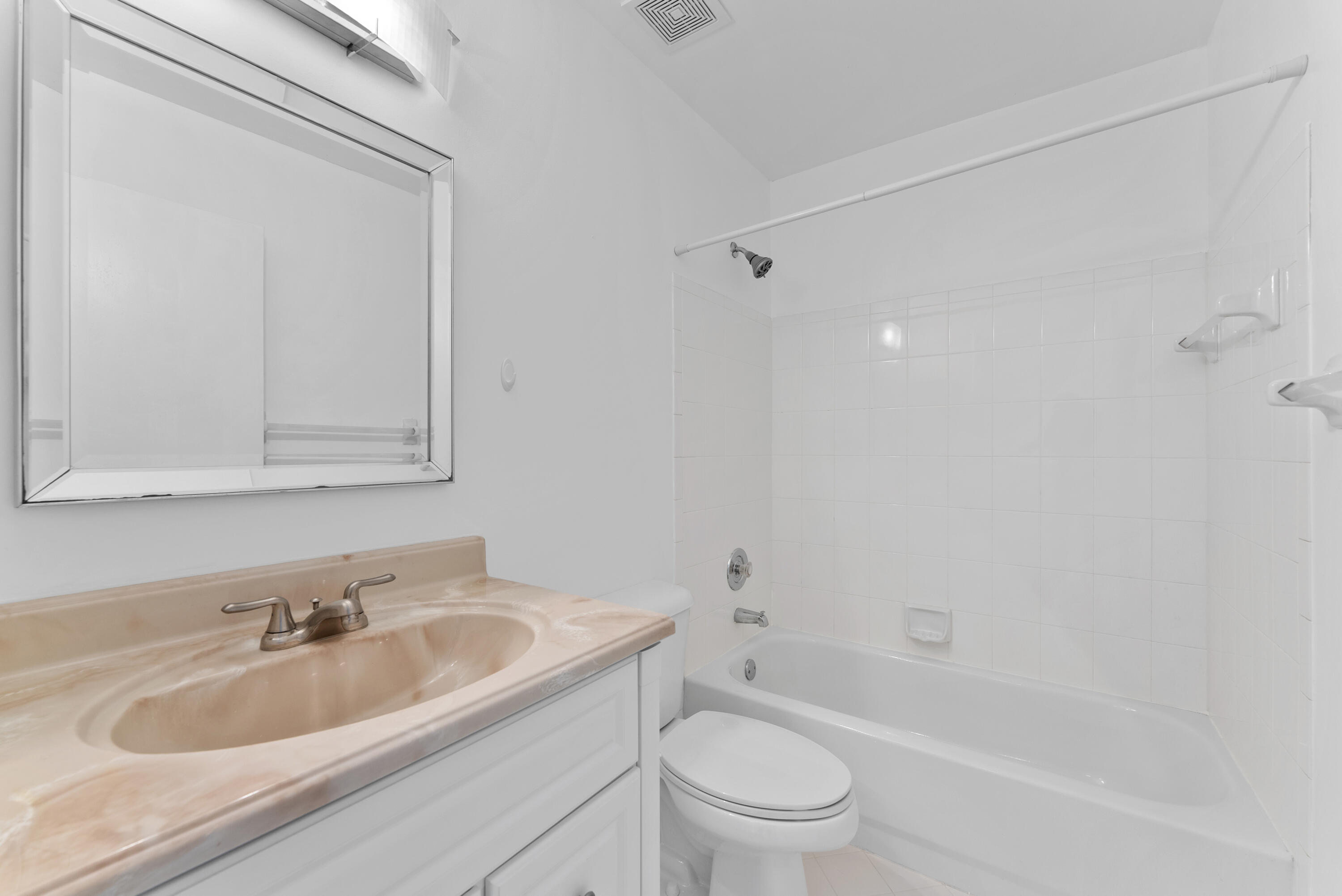 Towngate 156-11 B - Residential