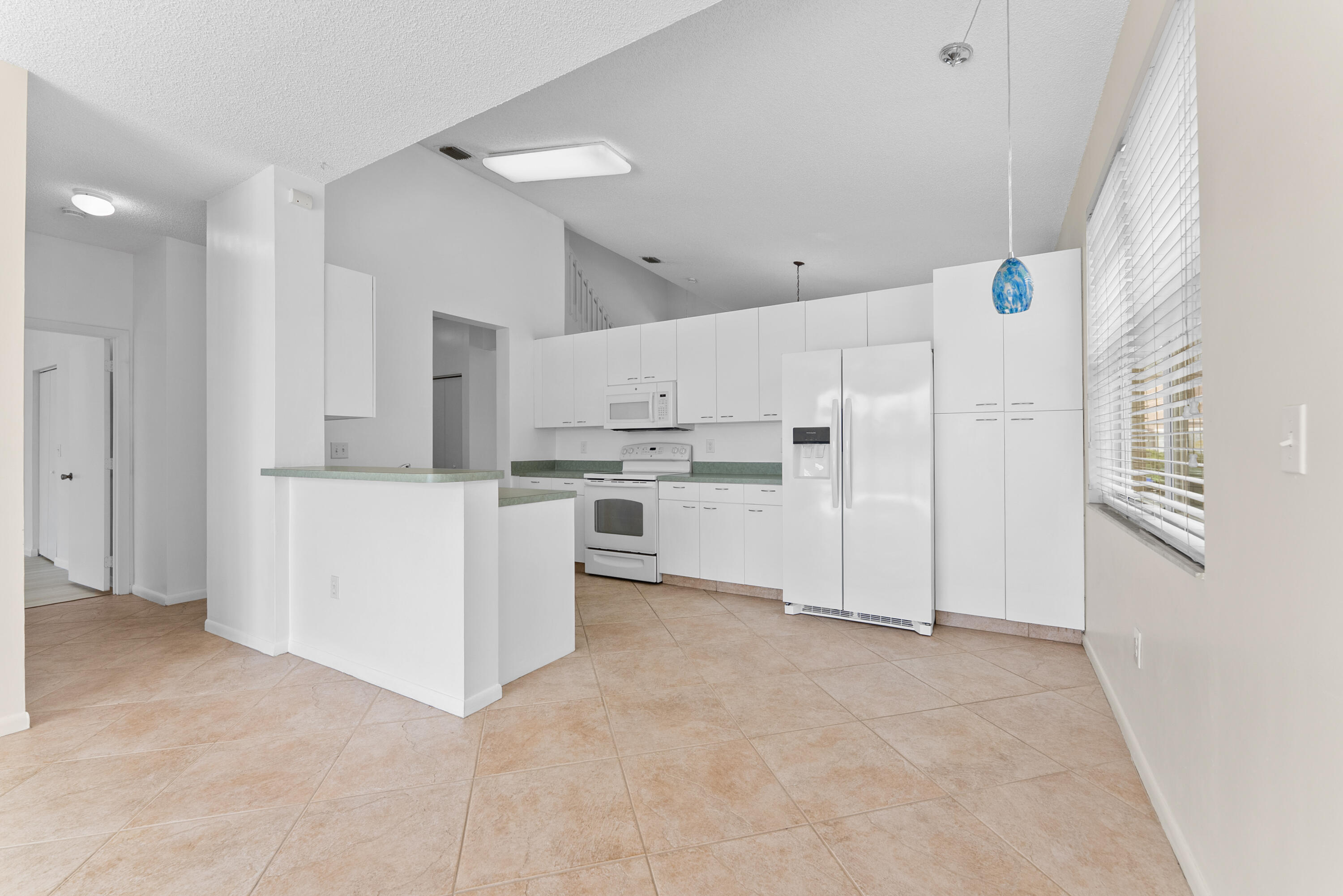 Towngate 156-11 B - Residential