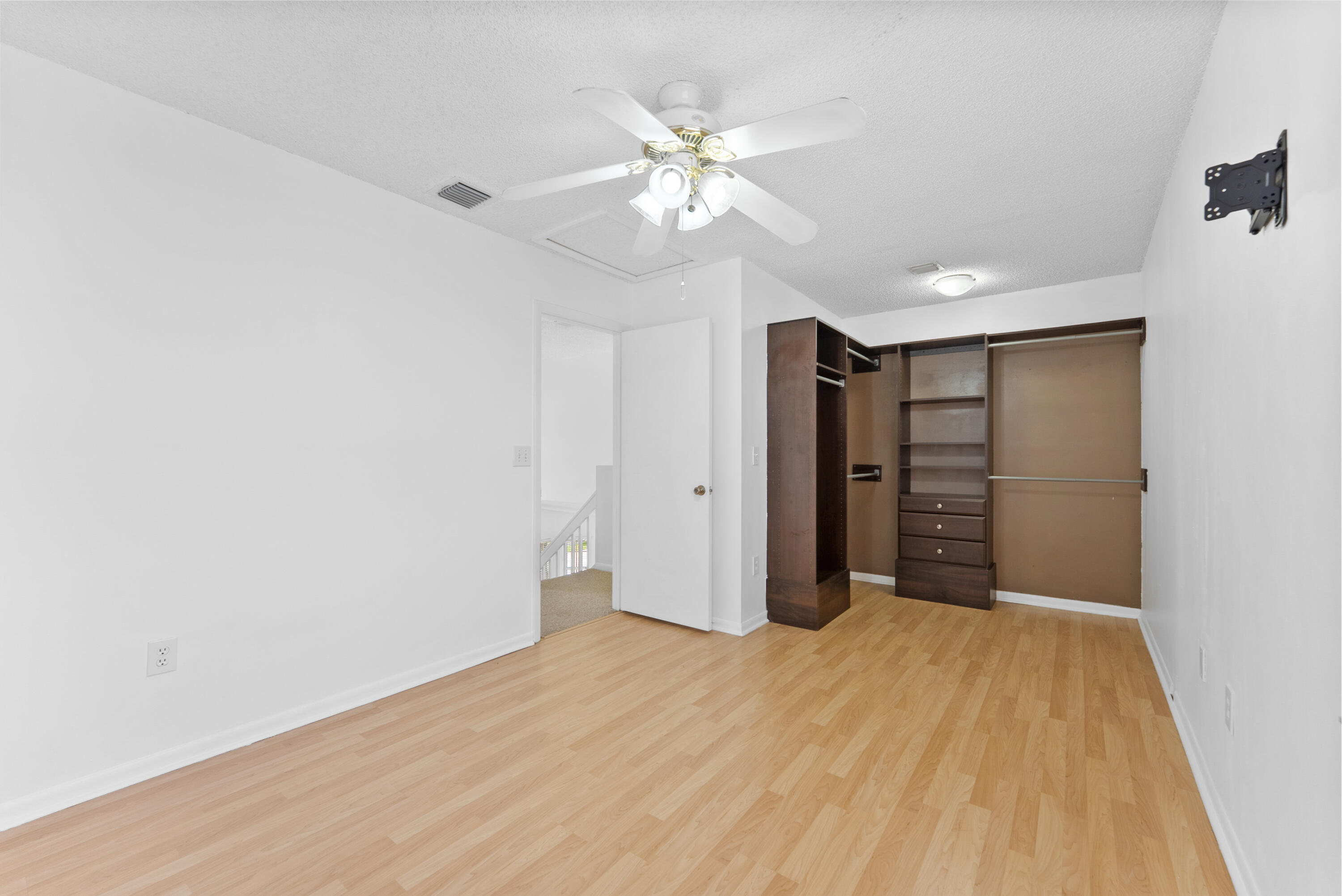 Towngate 156-11 B - Residential