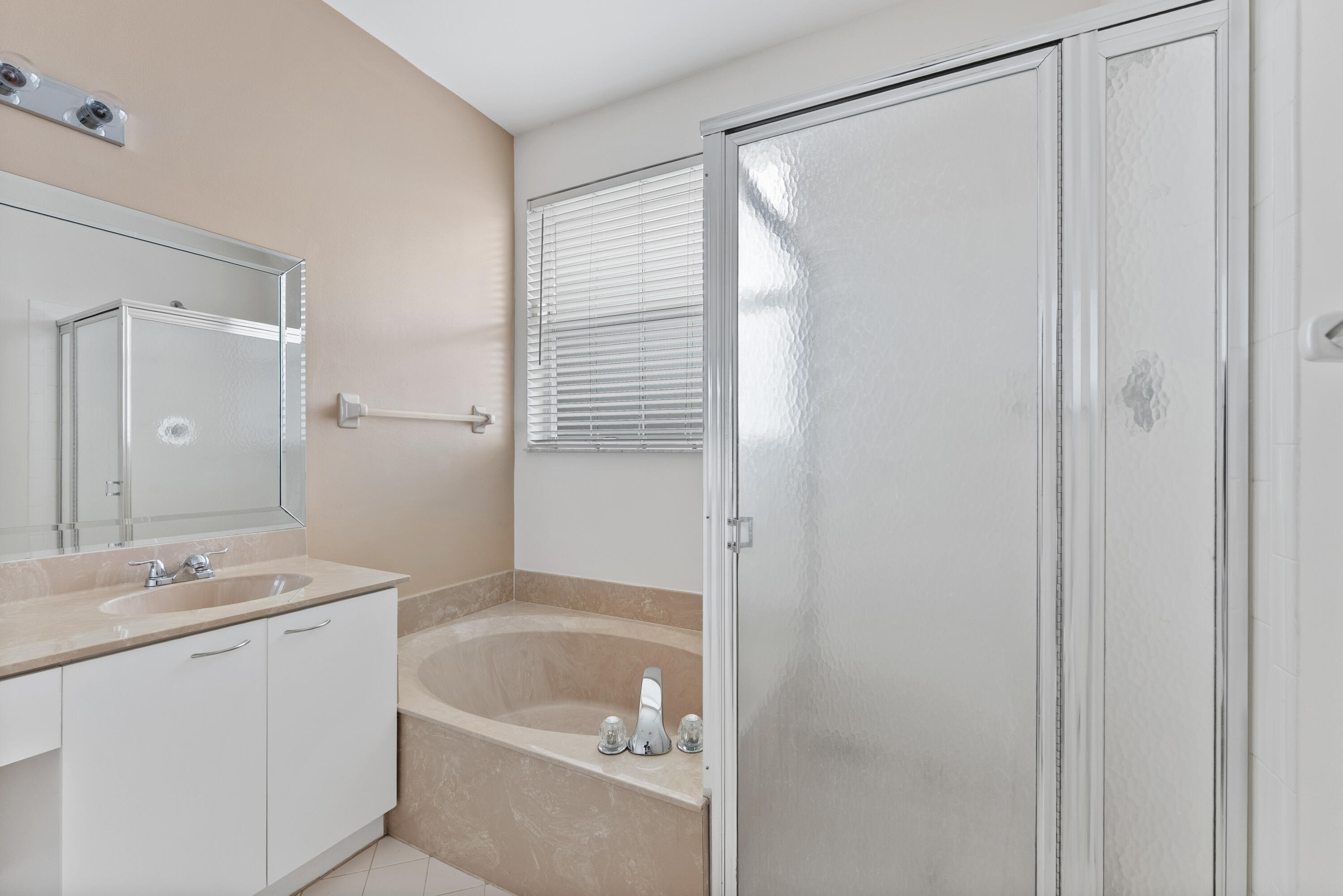 Towngate 156-11 B - Residential