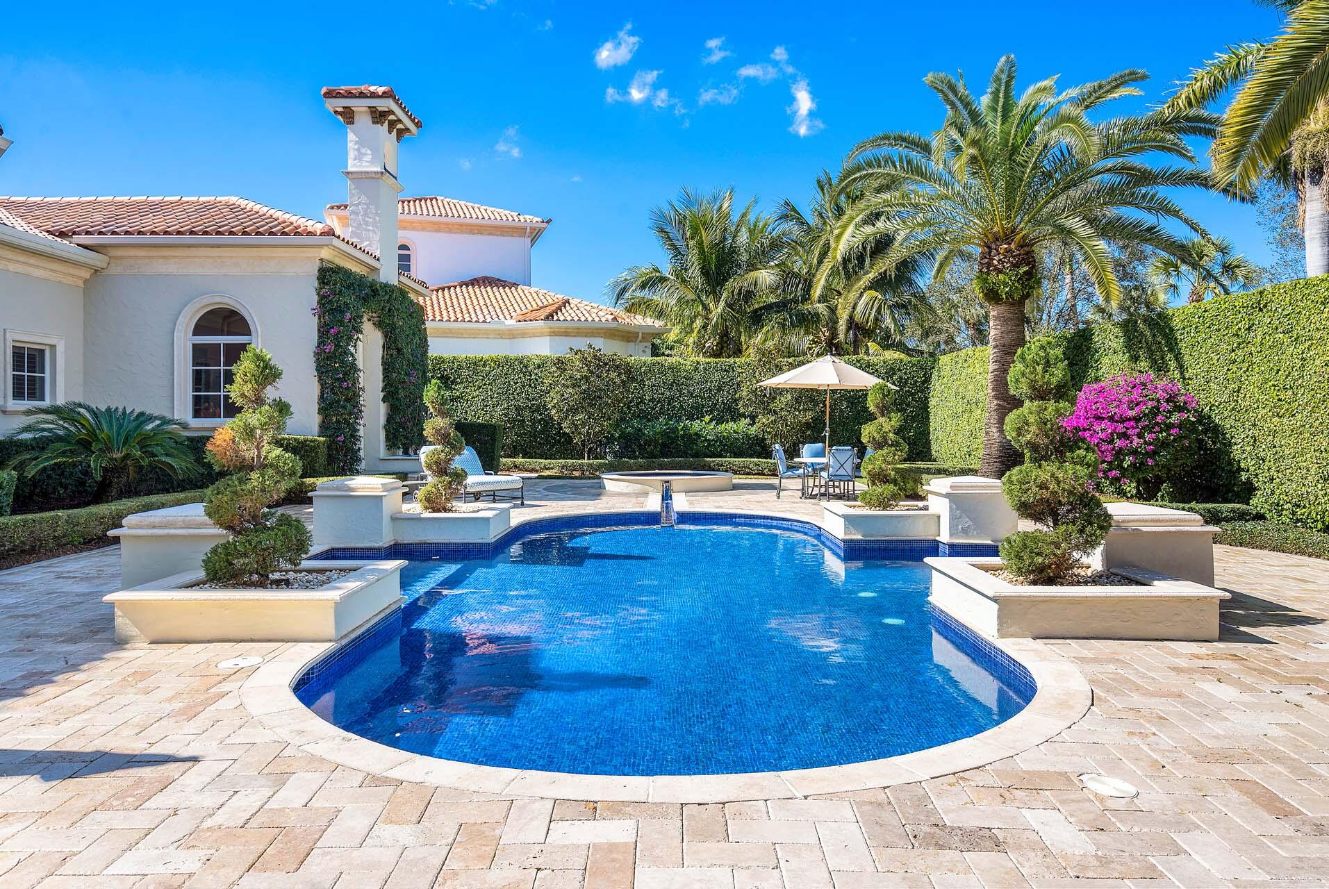 ROYAL PALM YACHT & COUNTRY CLUB - Residential