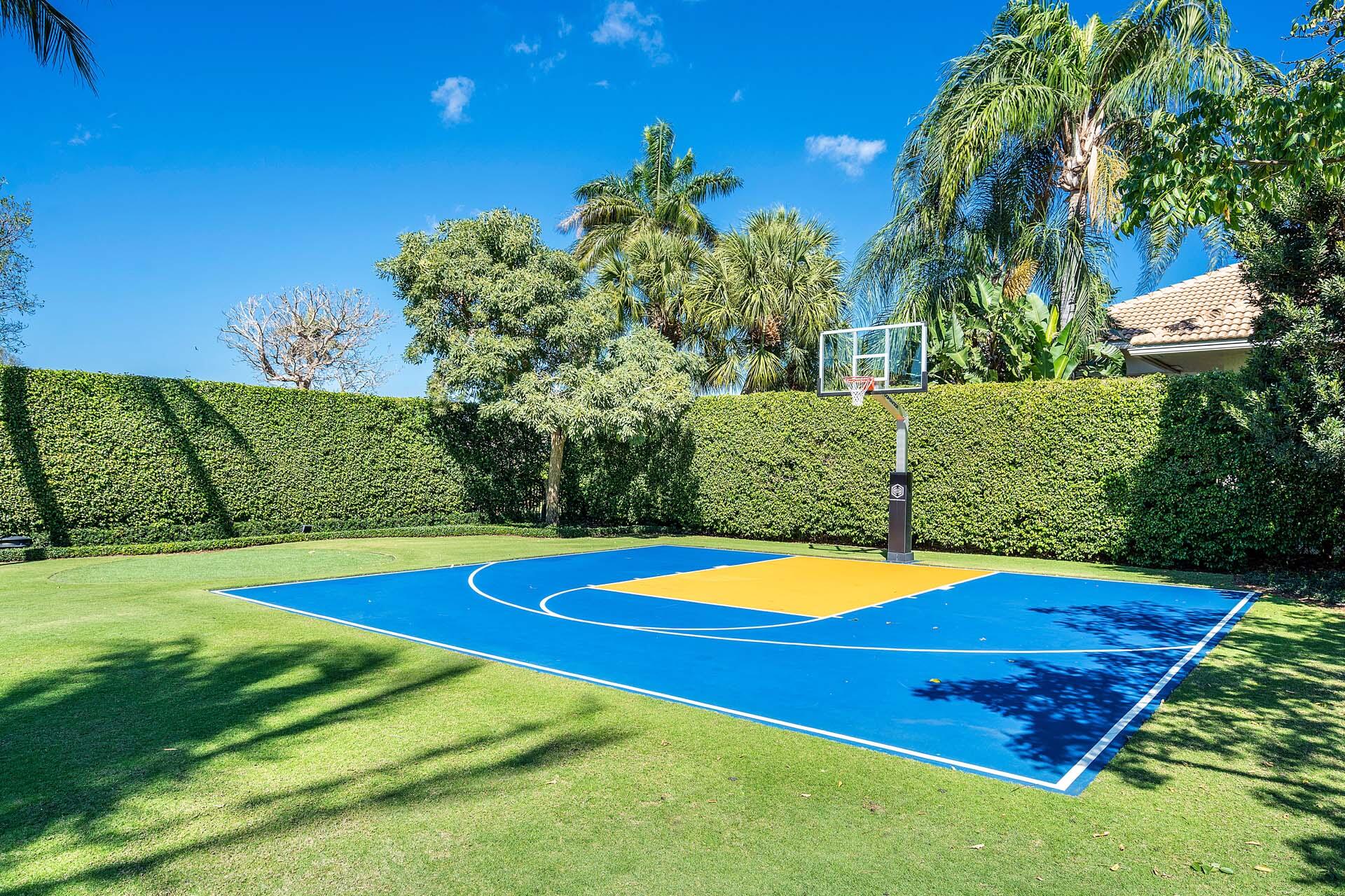 ROYAL PALM YACHT & COUNTRY CLUB - Residential