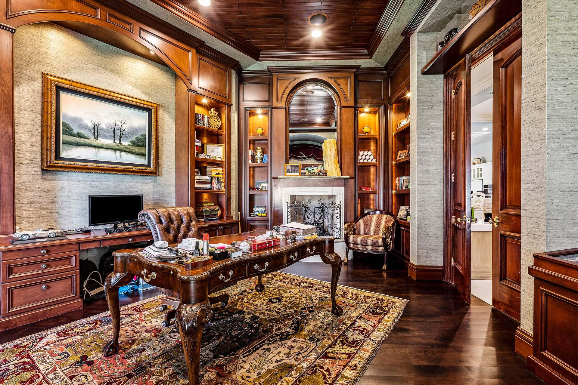 ROYAL PALM YACHT & COUNTRY CLUB - Residential