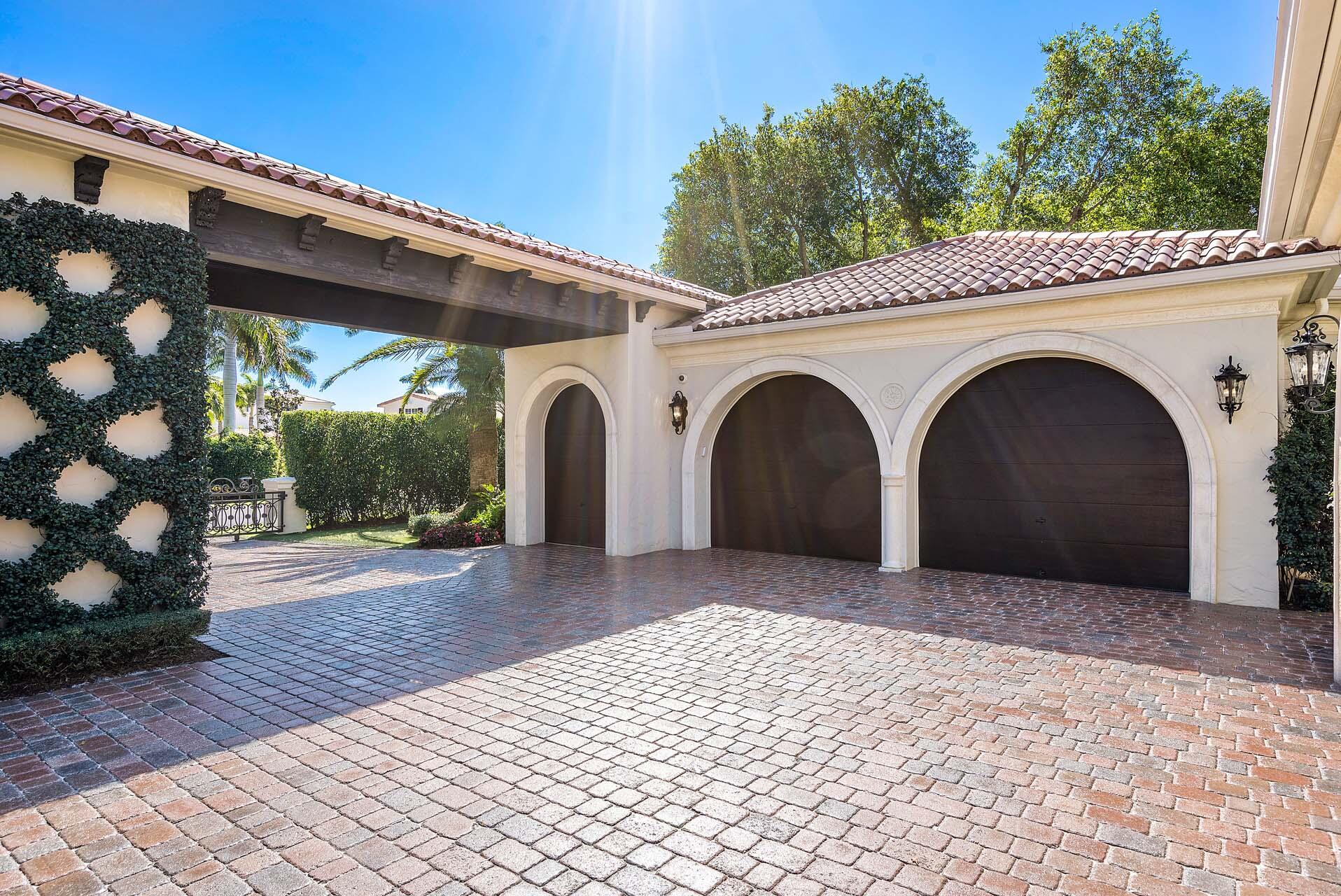 ROYAL PALM YACHT & COUNTRY CLUB - Residential
