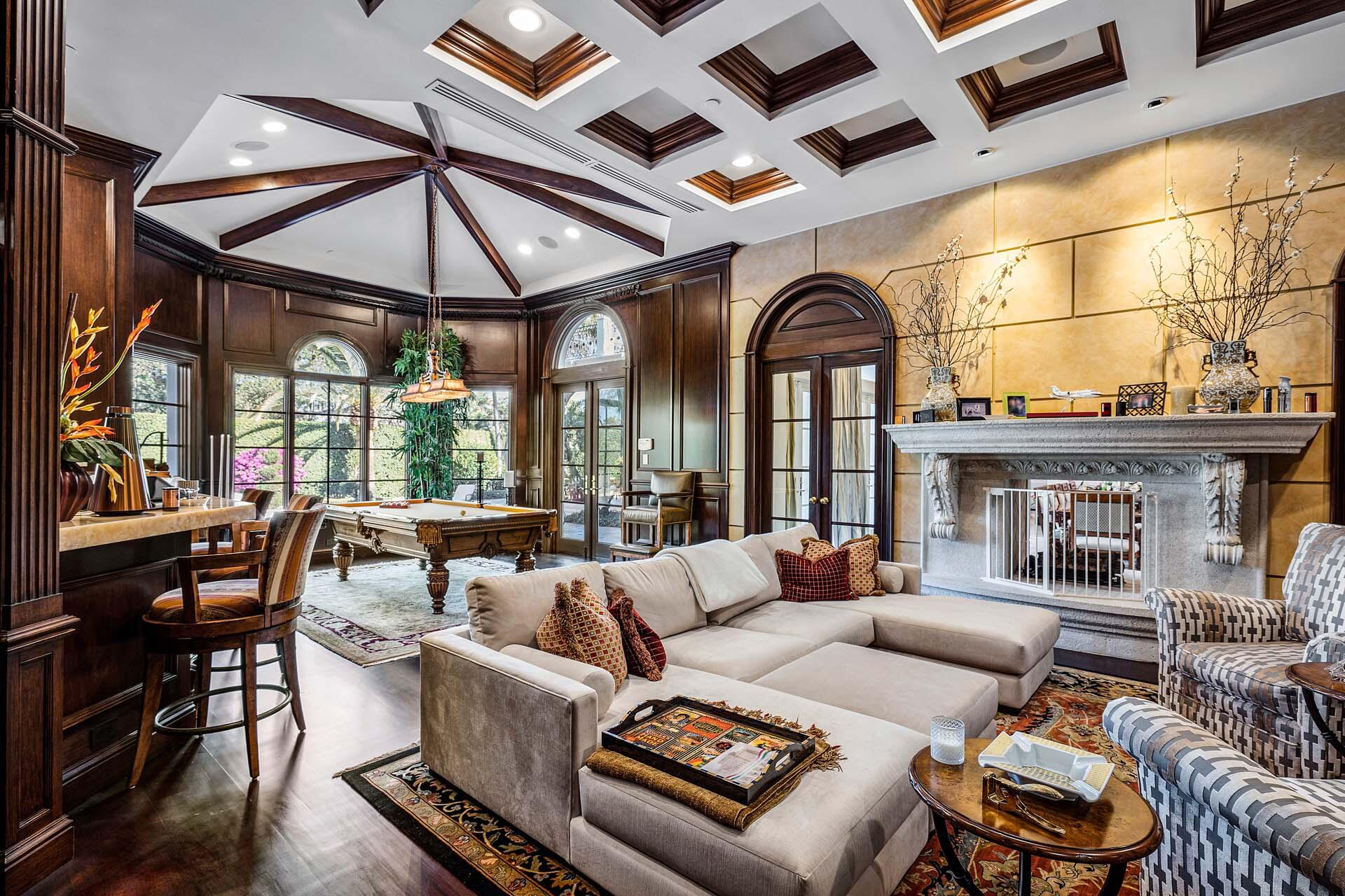 ROYAL PALM YACHT & COUNTRY CLUB - Residential