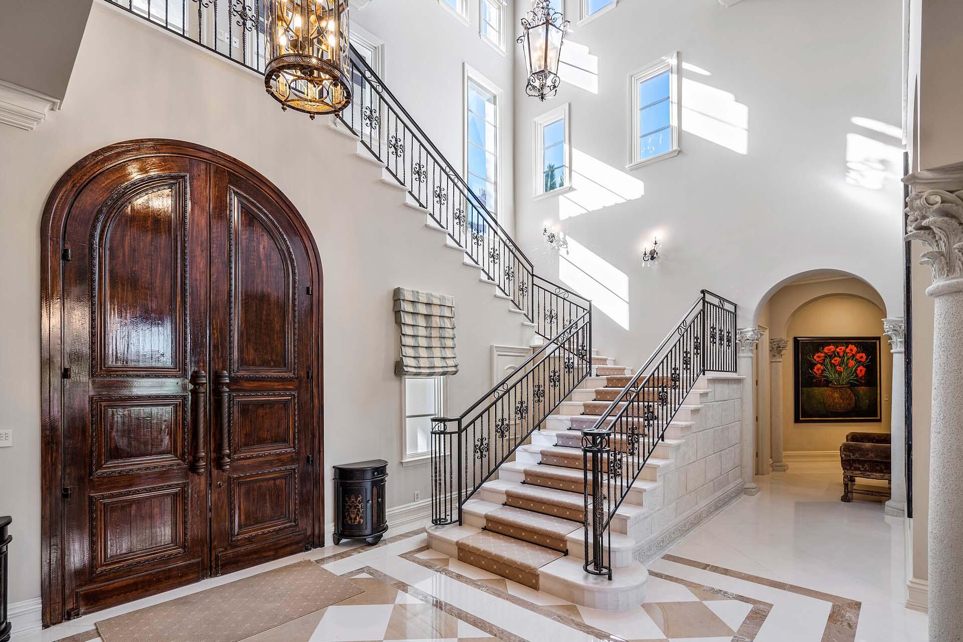 ROYAL PALM YACHT & COUNTRY CLUB - Residential