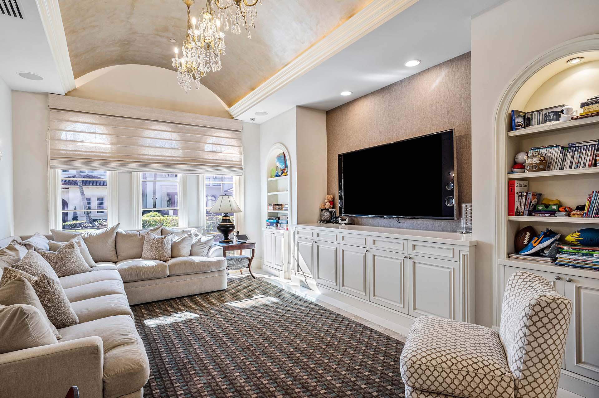 ROYAL PALM YACHT & COUNTRY CLUB - Residential