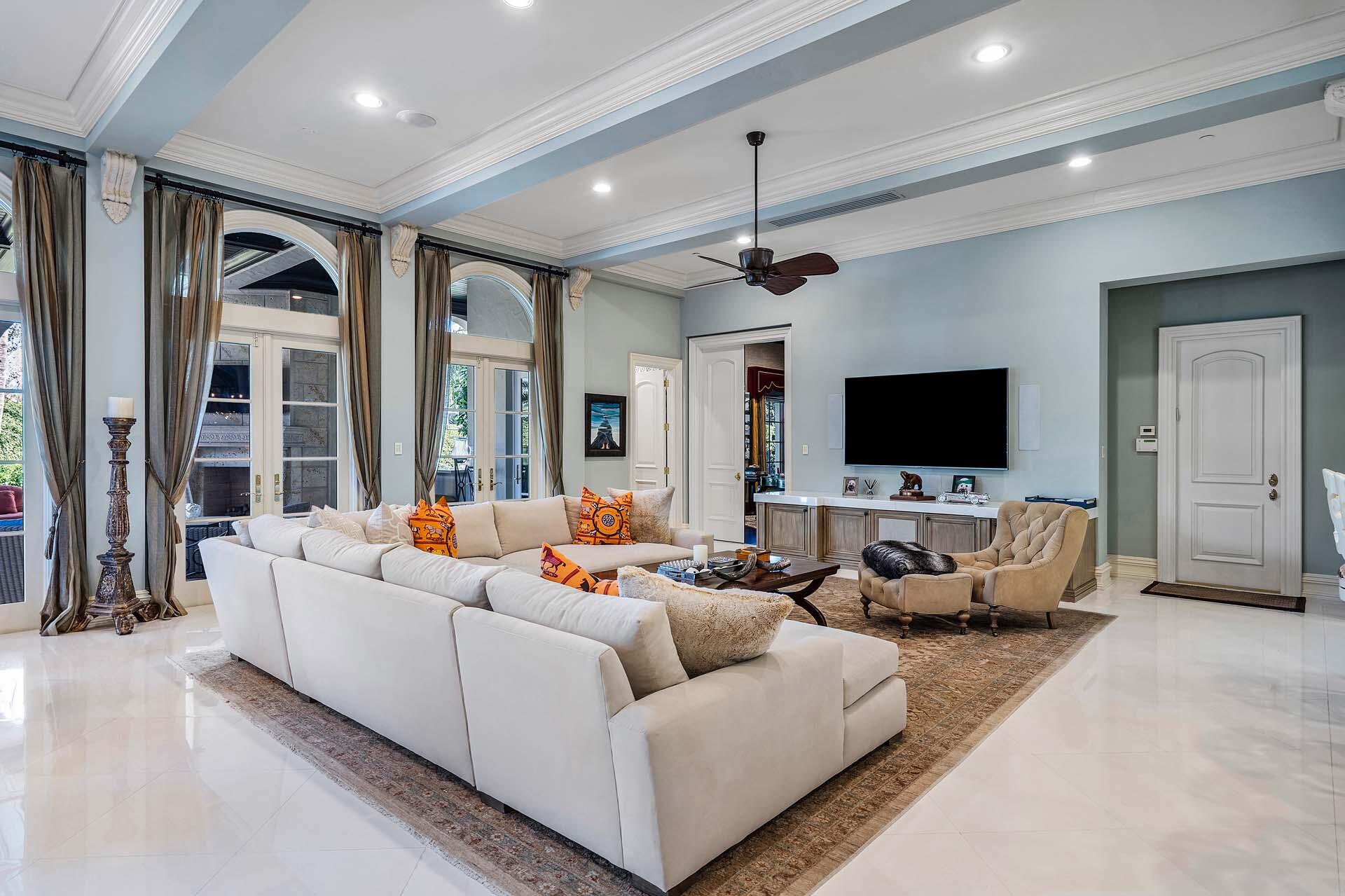 ROYAL PALM YACHT & COUNTRY CLUB - Residential