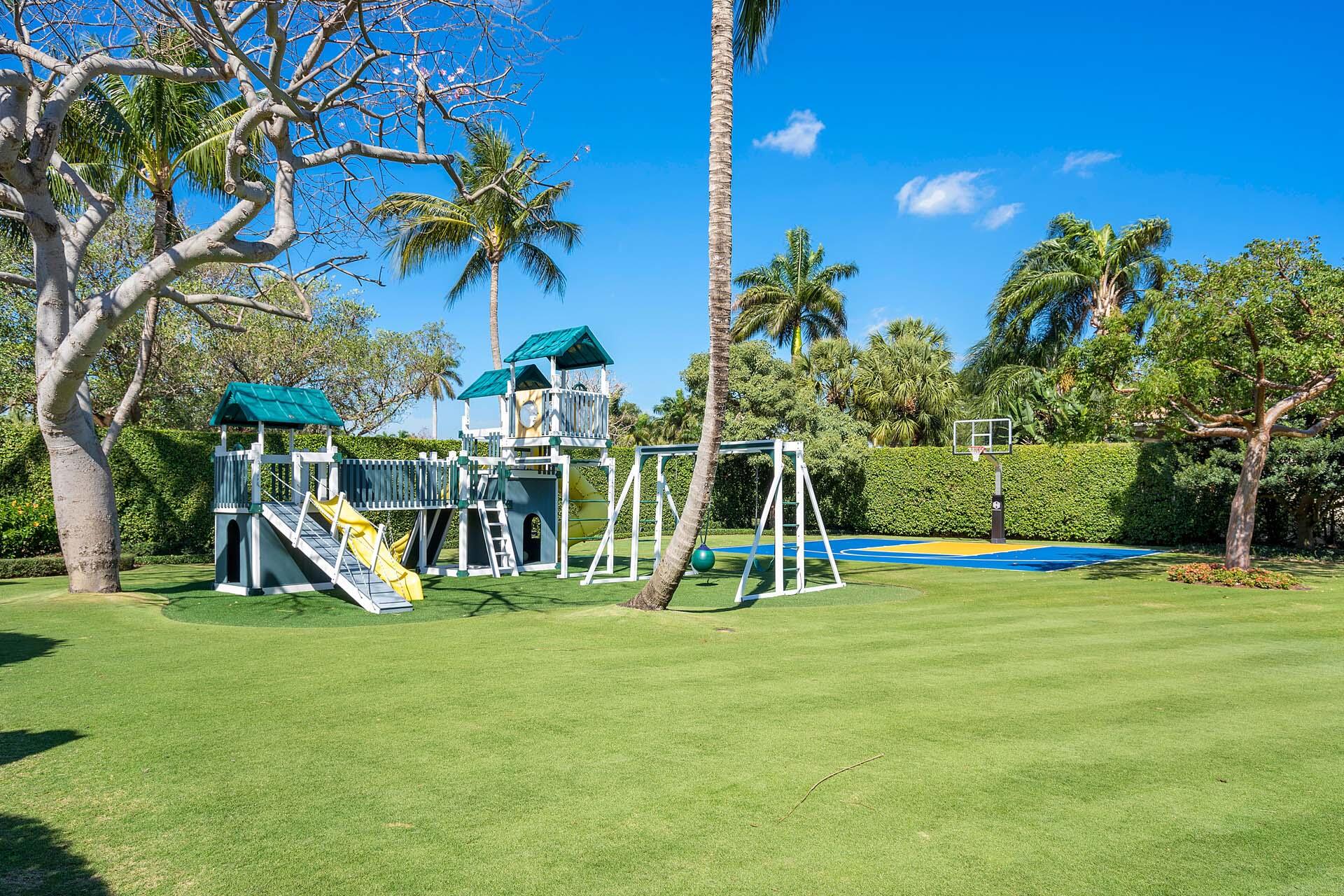 ROYAL PALM YACHT & COUNTRY CLUB - Residential