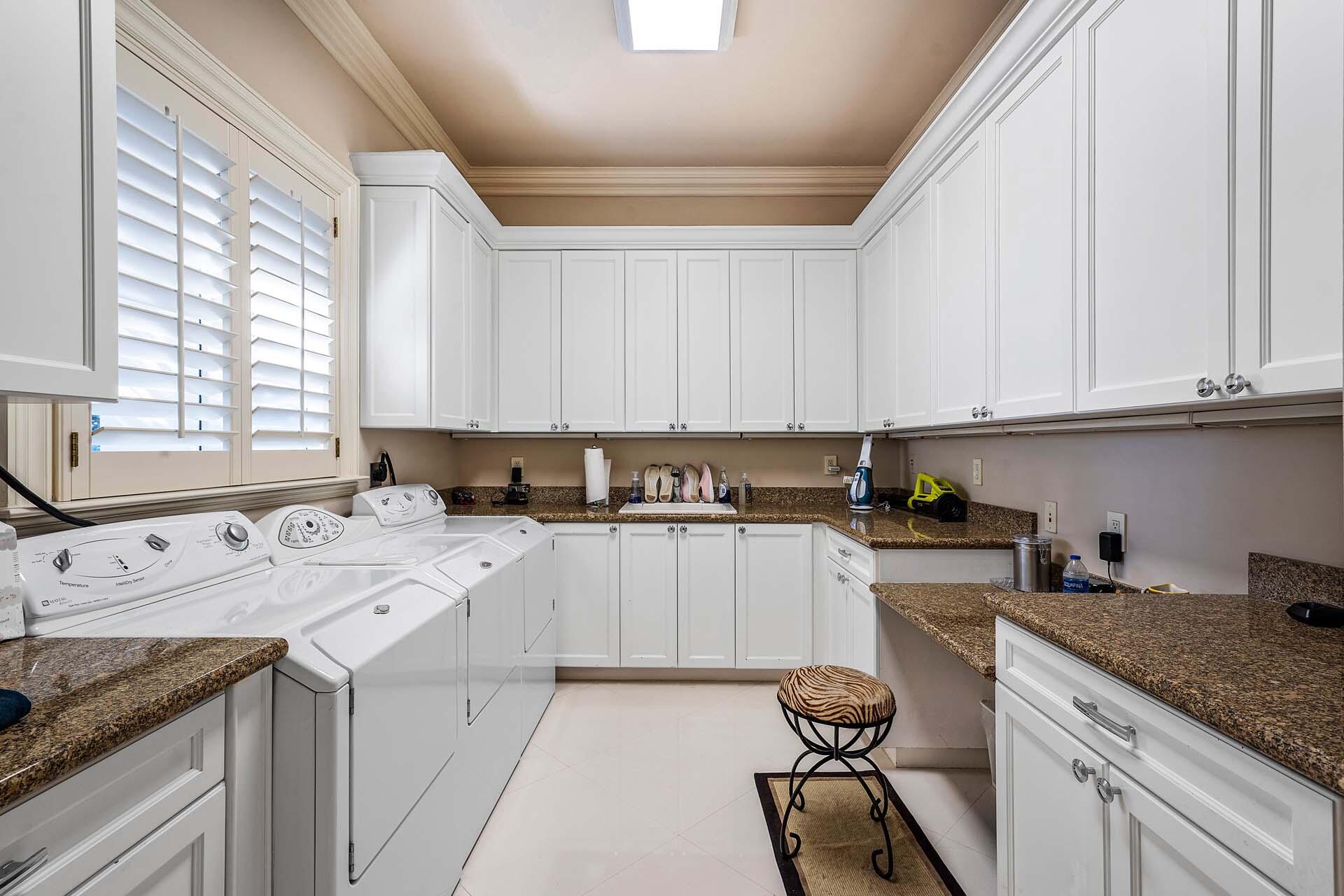 ROYAL PALM YACHT & COUNTRY CLUB - Residential