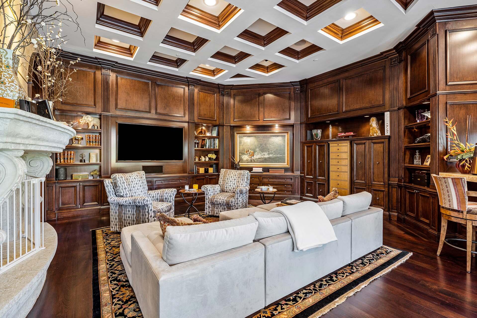 ROYAL PALM YACHT & COUNTRY CLUB - Residential