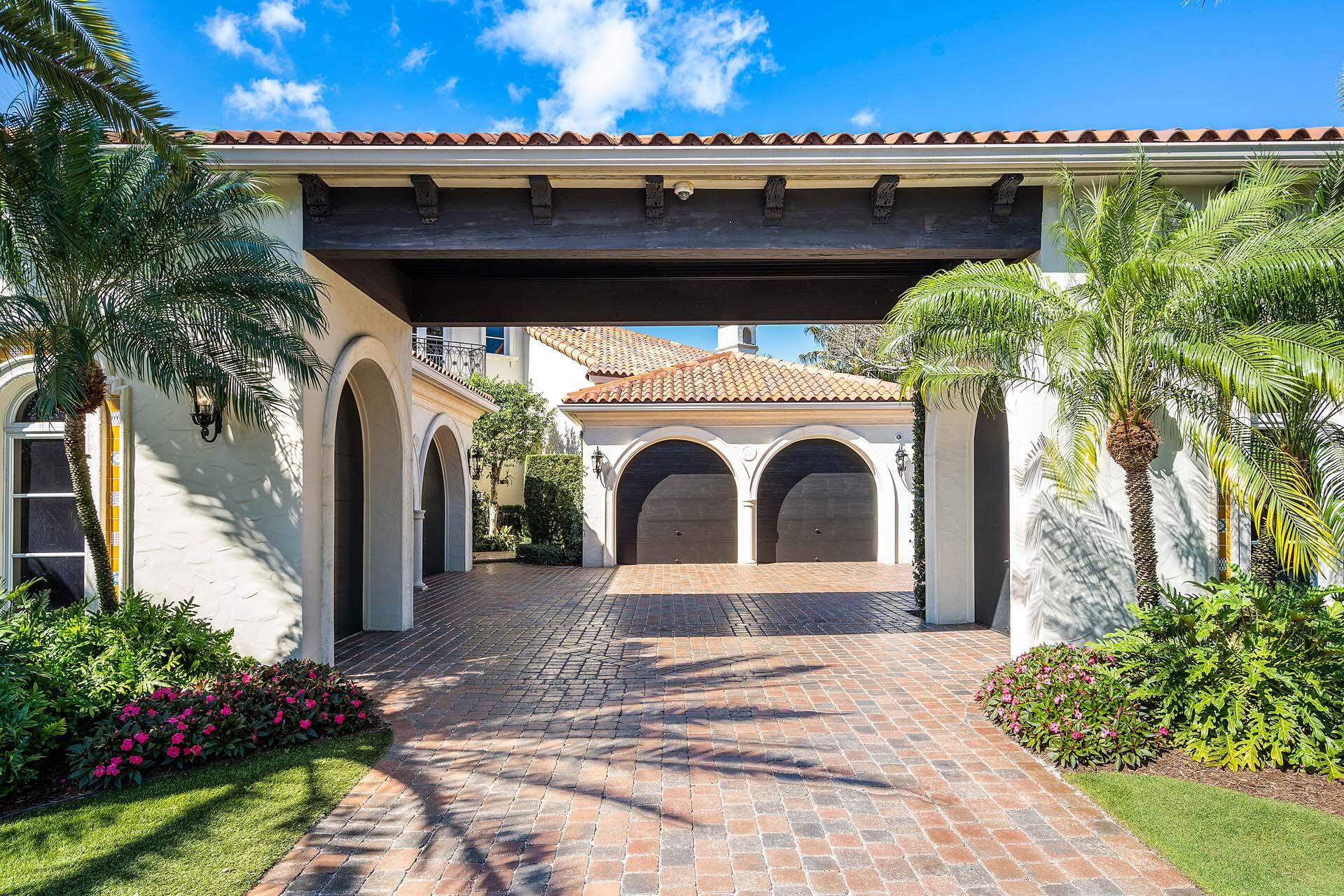ROYAL PALM YACHT & COUNTRY CLUB - Residential