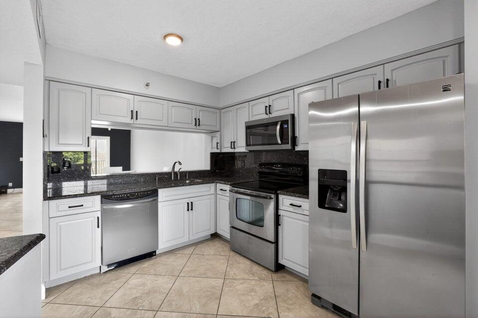 CYPRESS BEND CONDOMINIUM II - Residential Lease