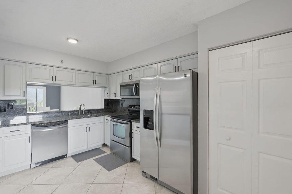 CYPRESS BEND CONDOMINIUM II - Residential Lease