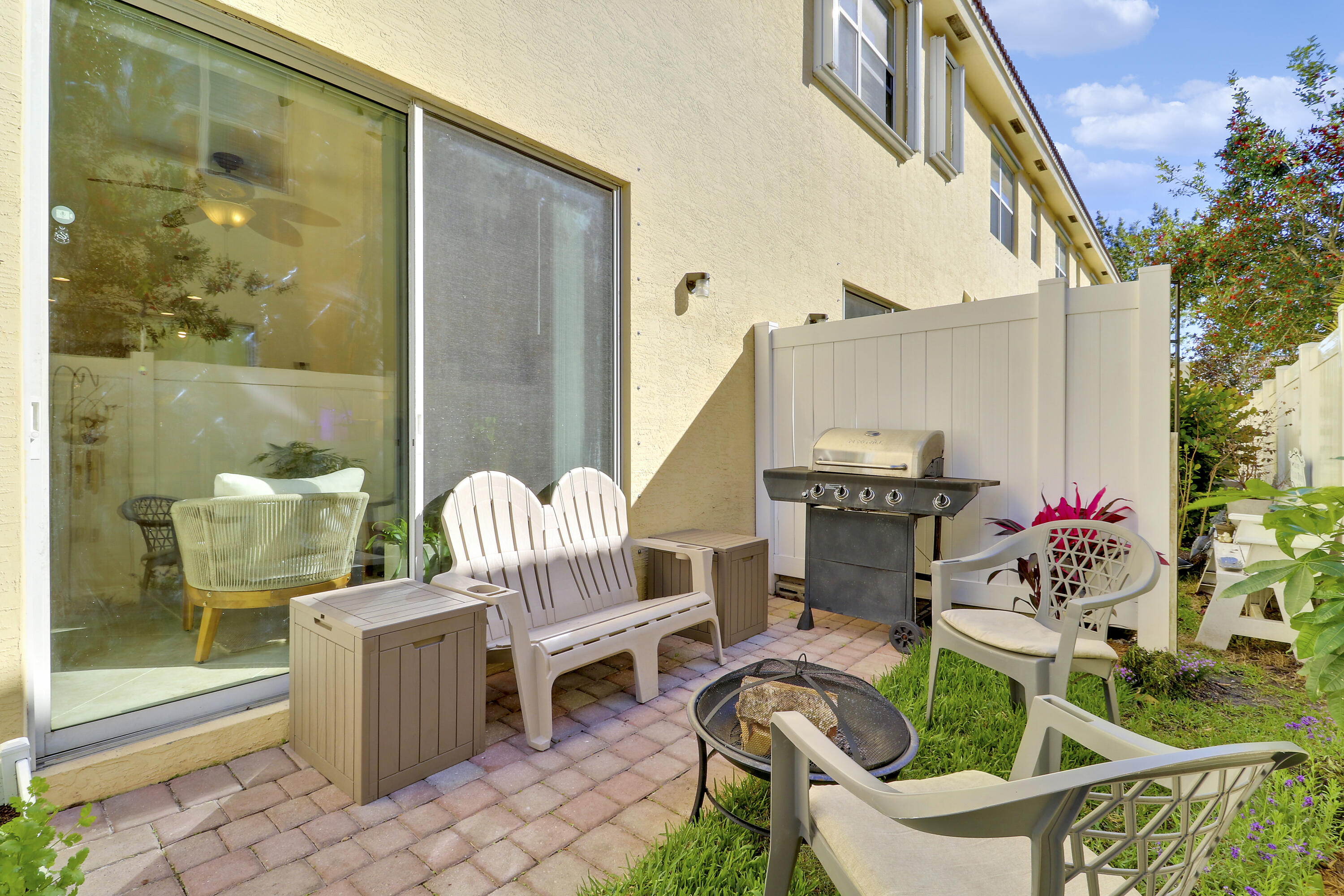 RIVER MARINA - Residential Lease