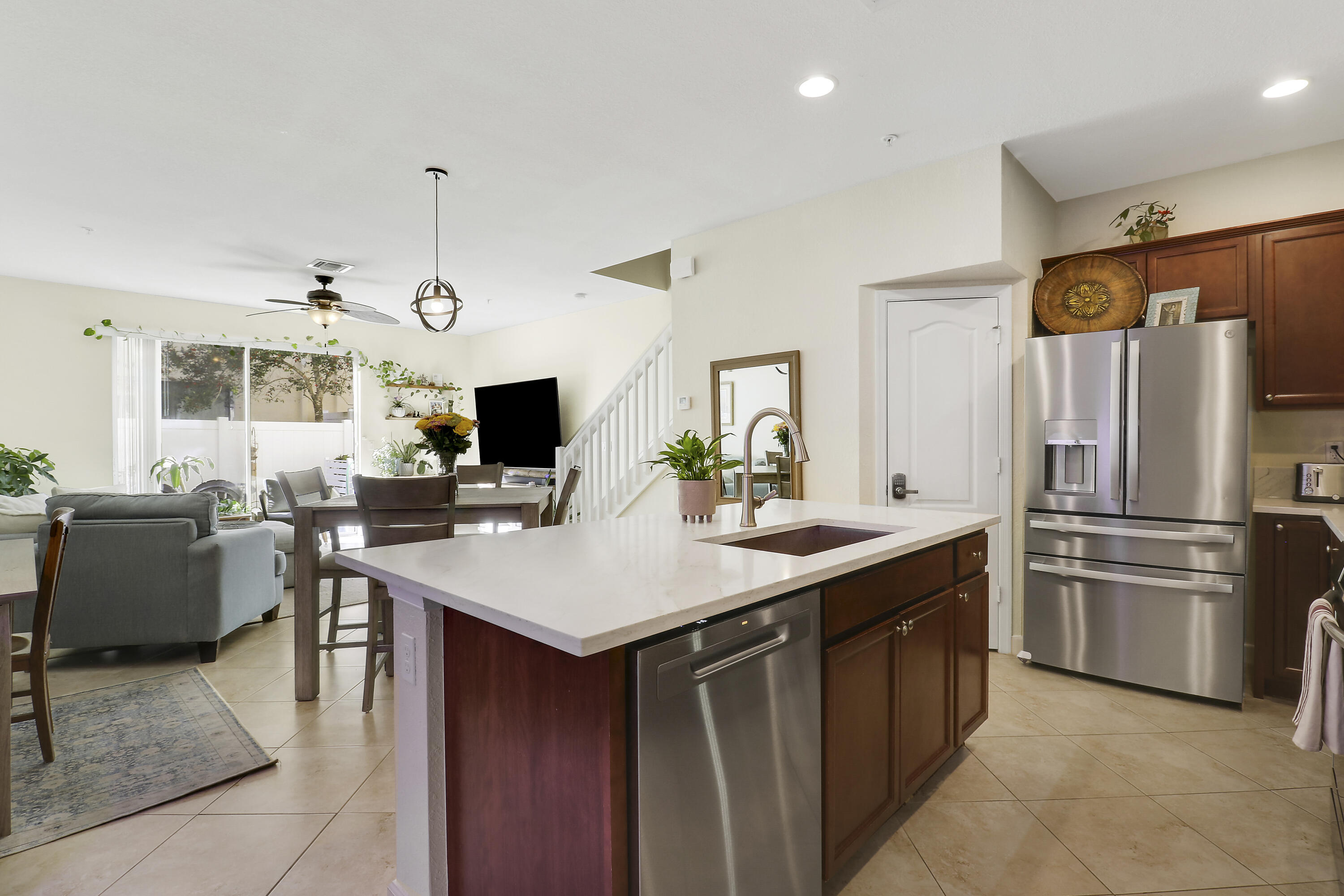 RIVER MARINA - Residential Lease