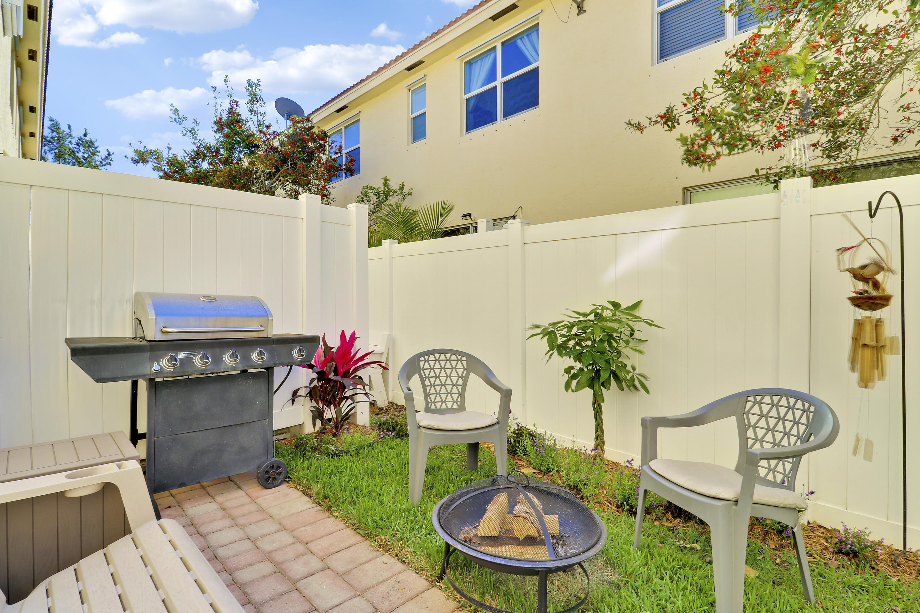 RIVER MARINA - Residential Lease