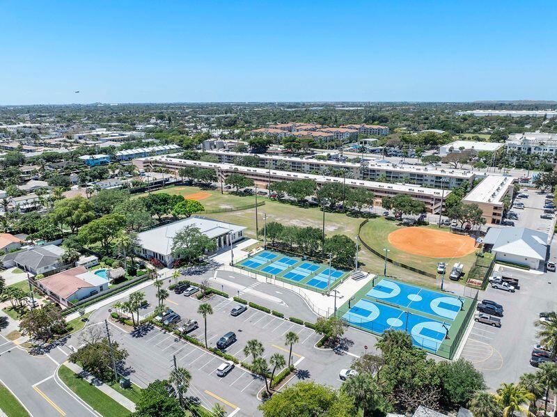 CORAL KEY VILLAS 1ST SEC - Residential