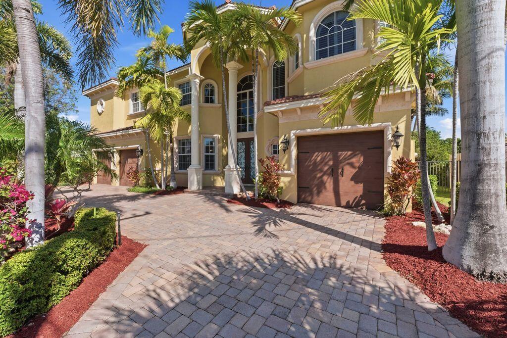 CORAL KEY VILLAS 1ST SEC - Residential