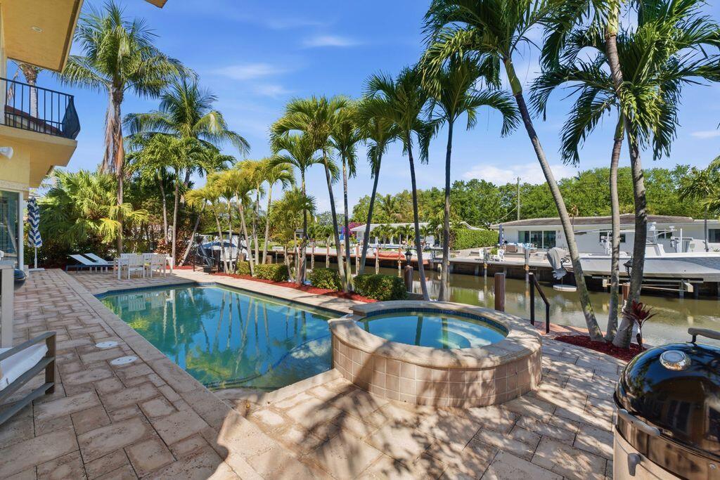 CORAL KEY VILLAS 1ST SEC - Residential