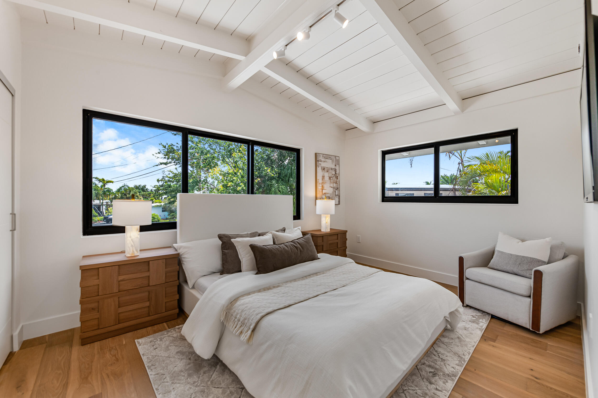 LAUDERDALE ISLES NO 2-BLK 10 - Residential Lease