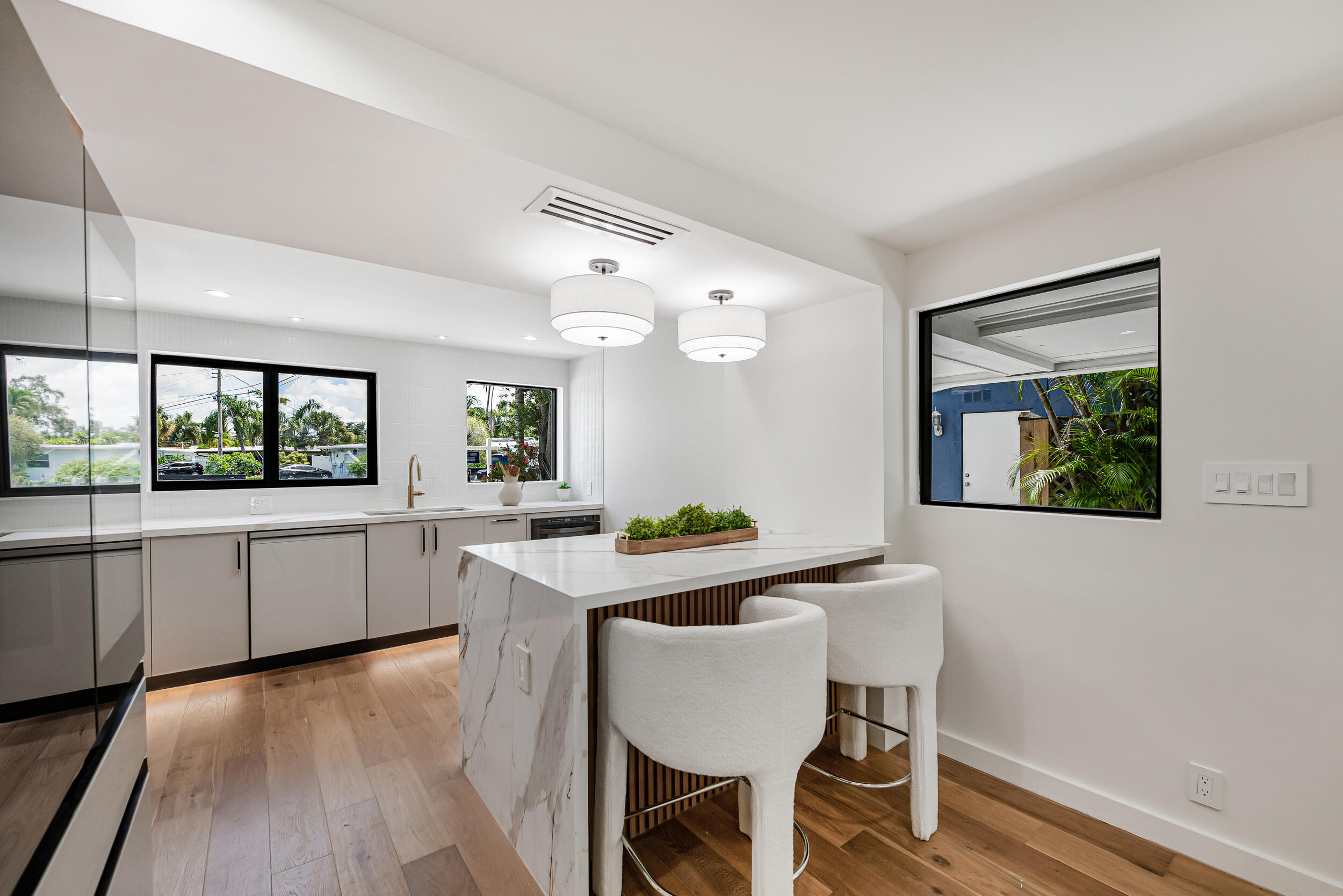 LAUDERDALE ISLES NO 2-BLK 10 - Residential Lease