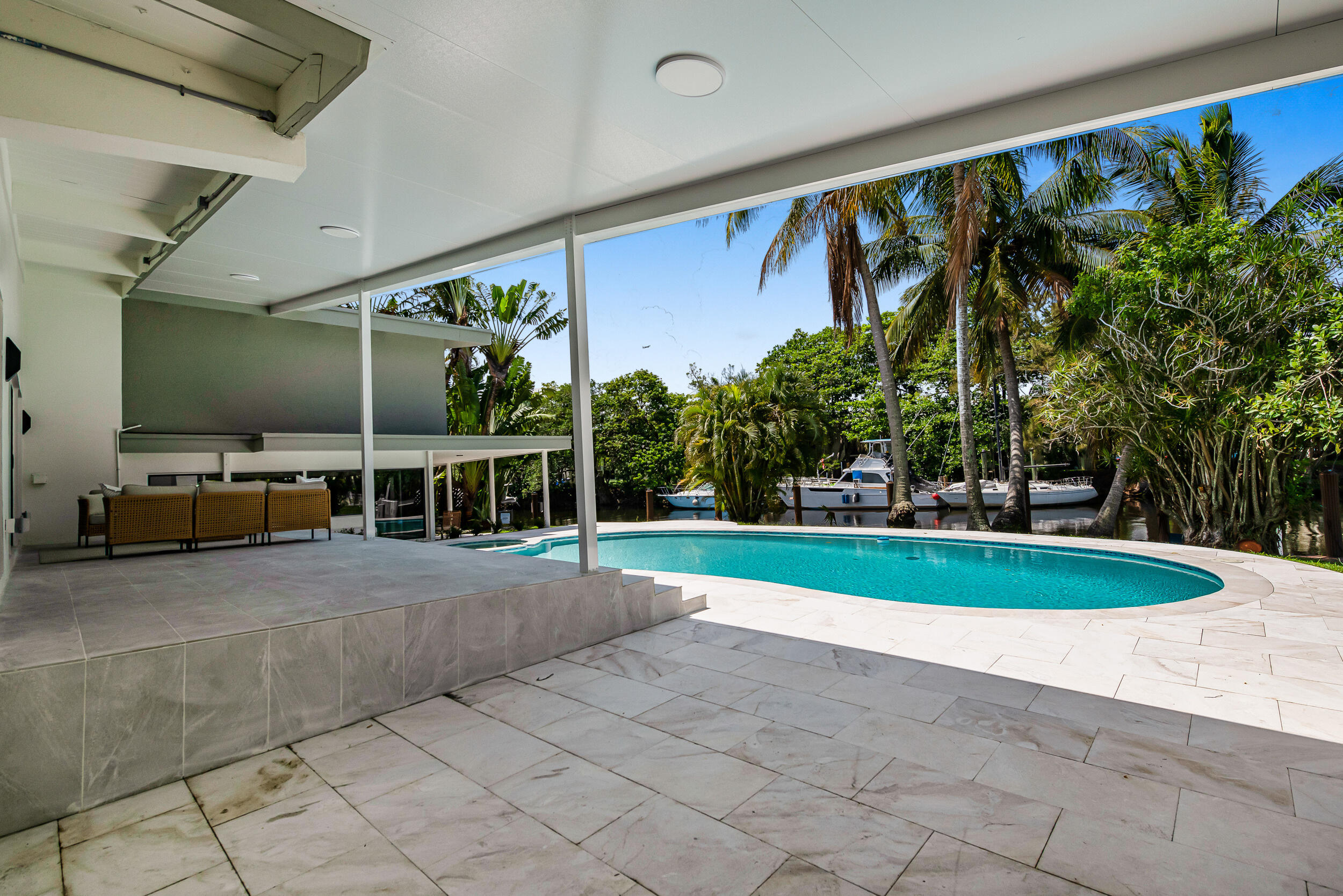 LAUDERDALE ISLES NO 2-BLK 10 - Residential Lease