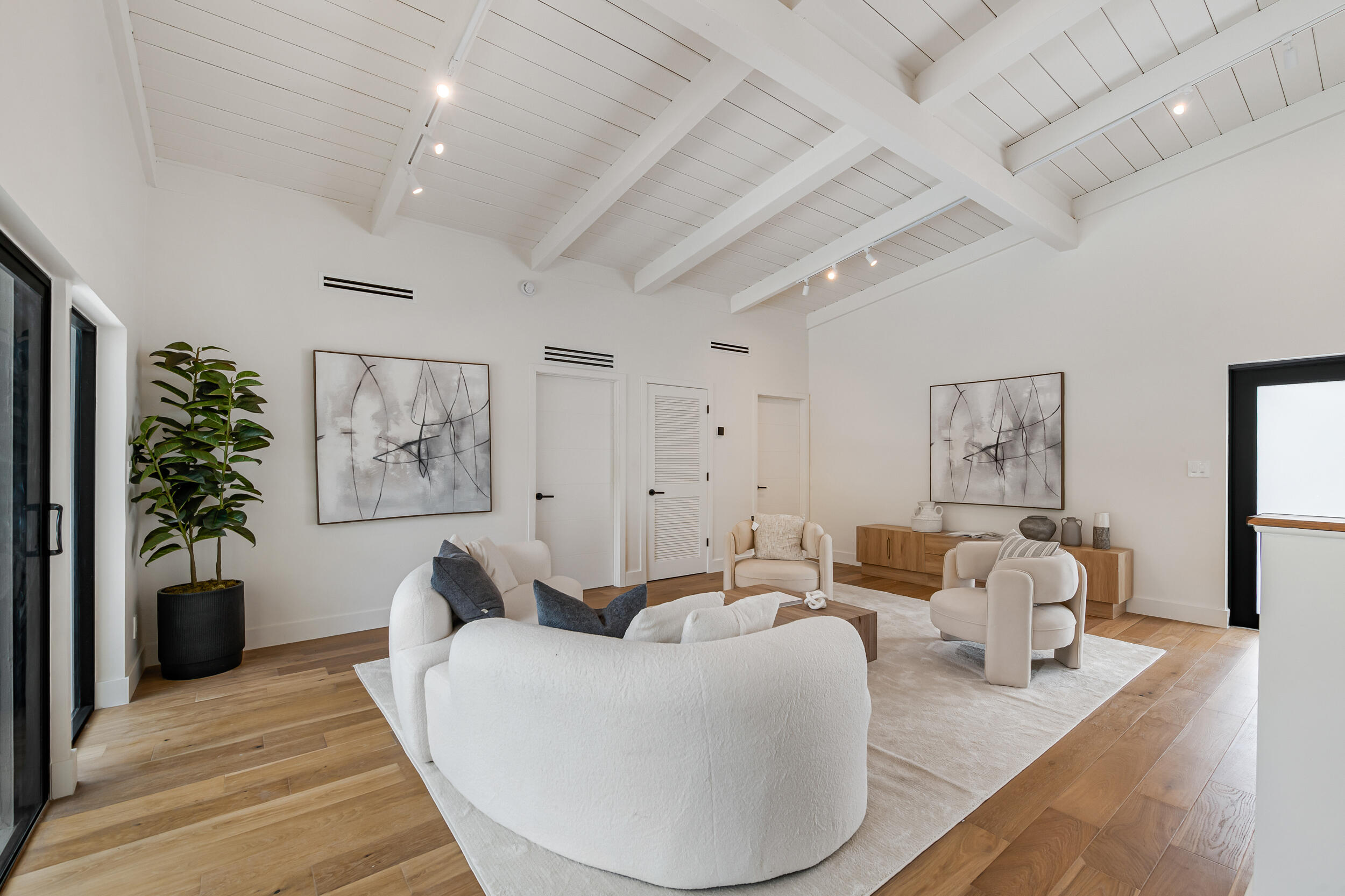LAUDERDALE ISLES NO 2-BLK 10 - Residential Lease