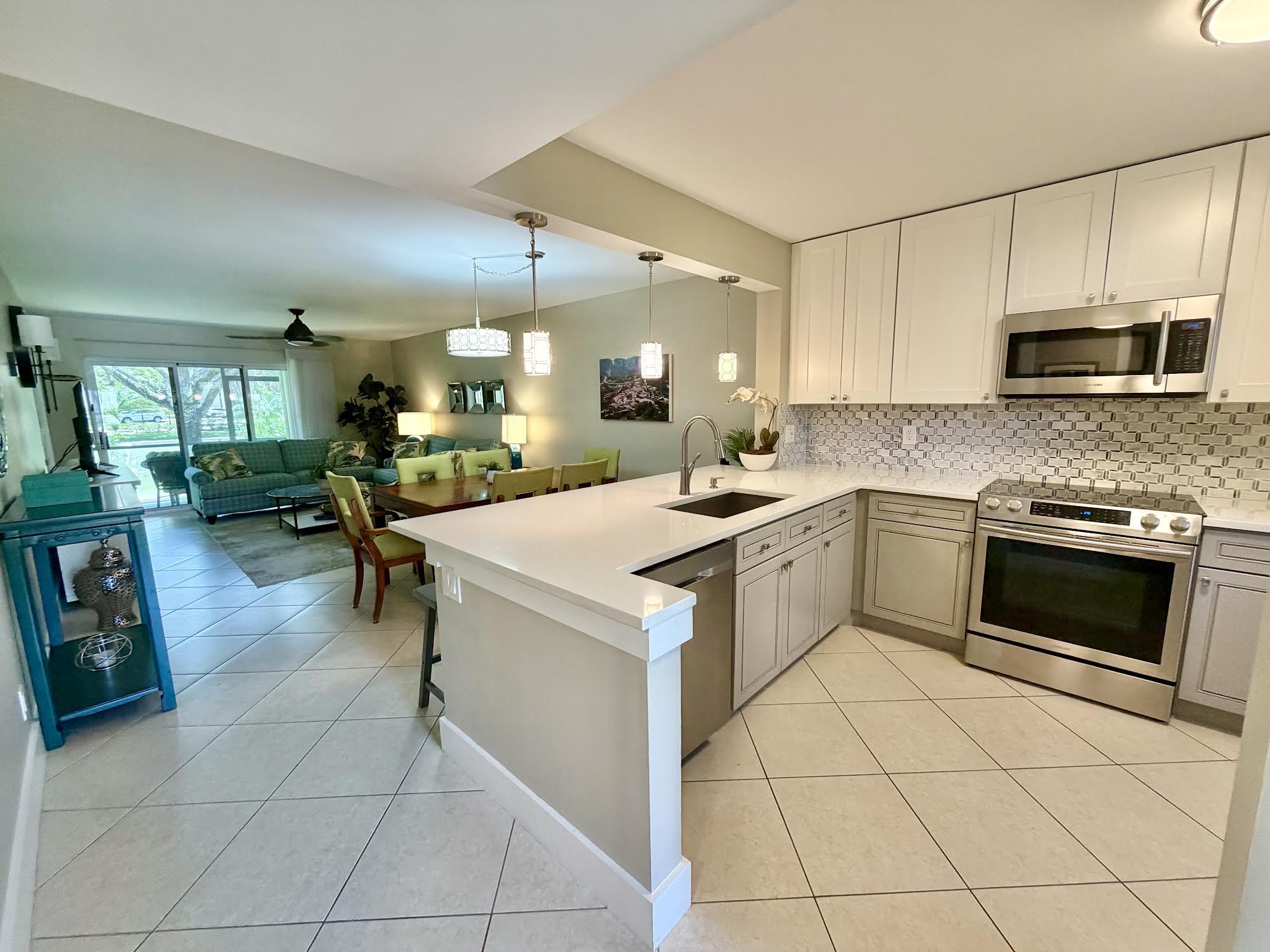 BOCA PALMS - Residential