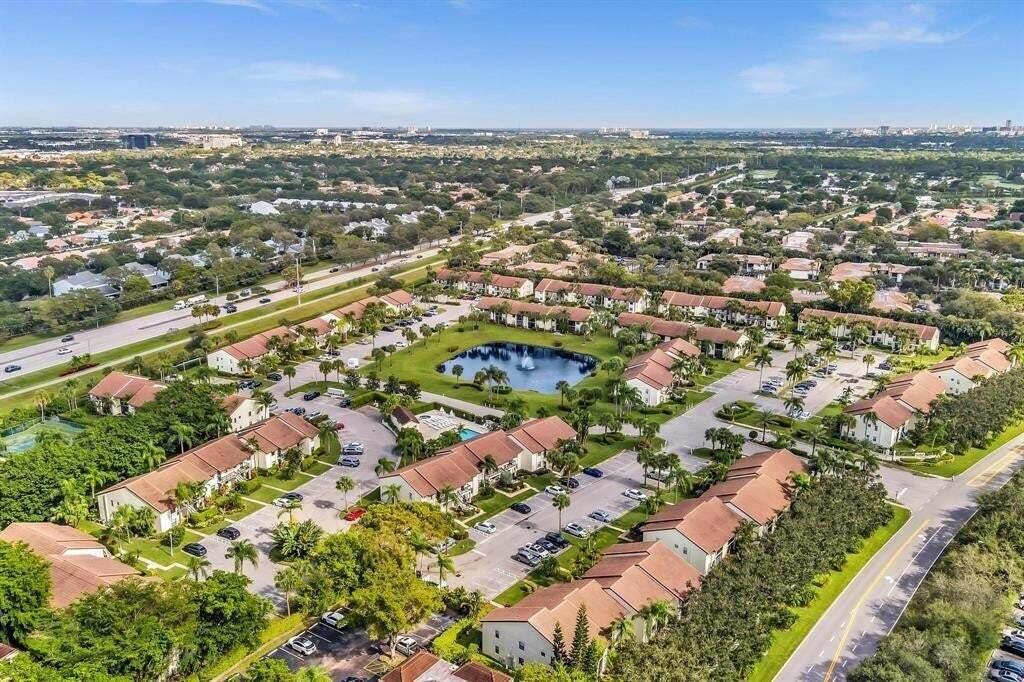 BOCA PALMS - Residential