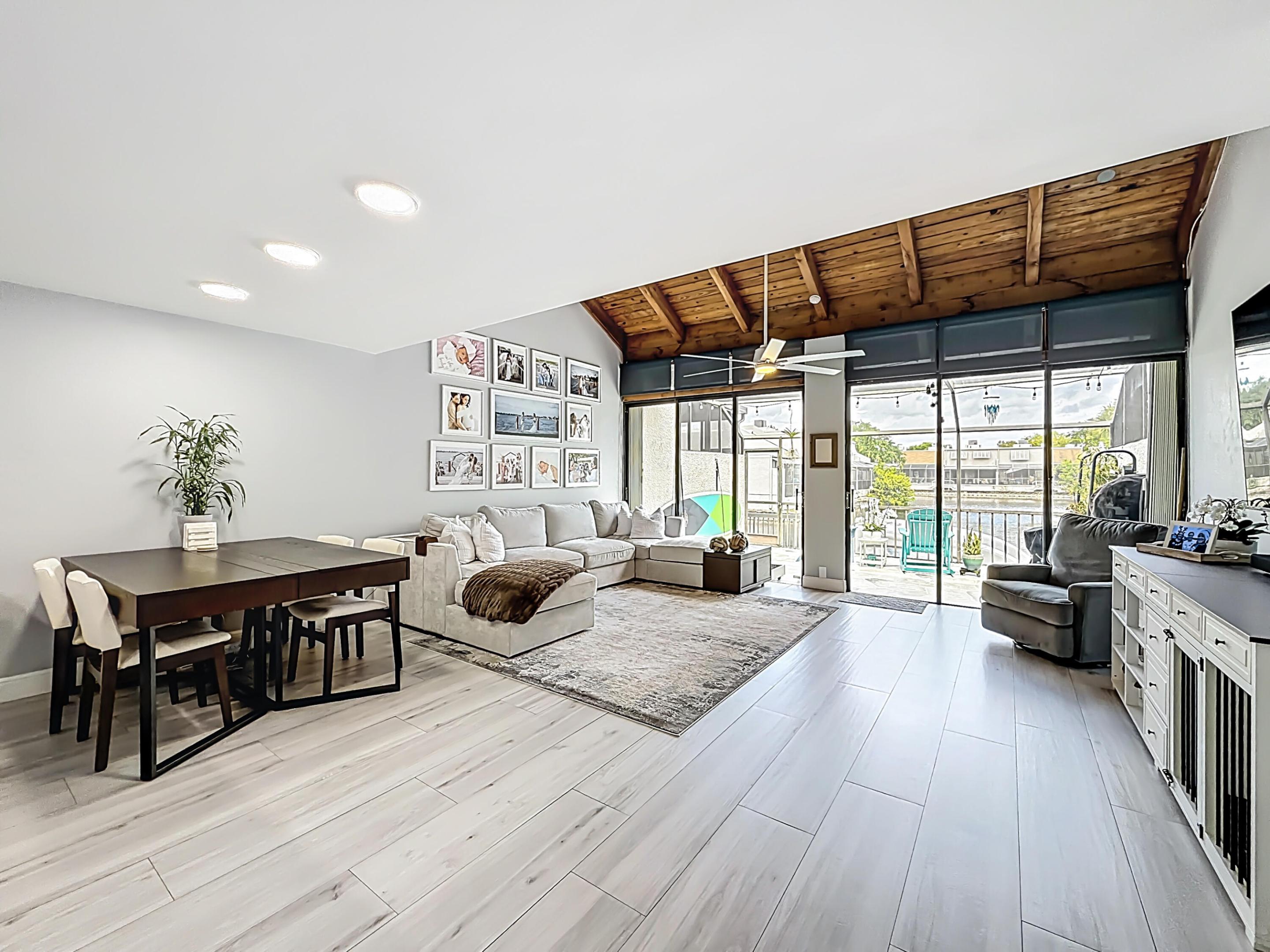 VILLAS LAKES - Residential