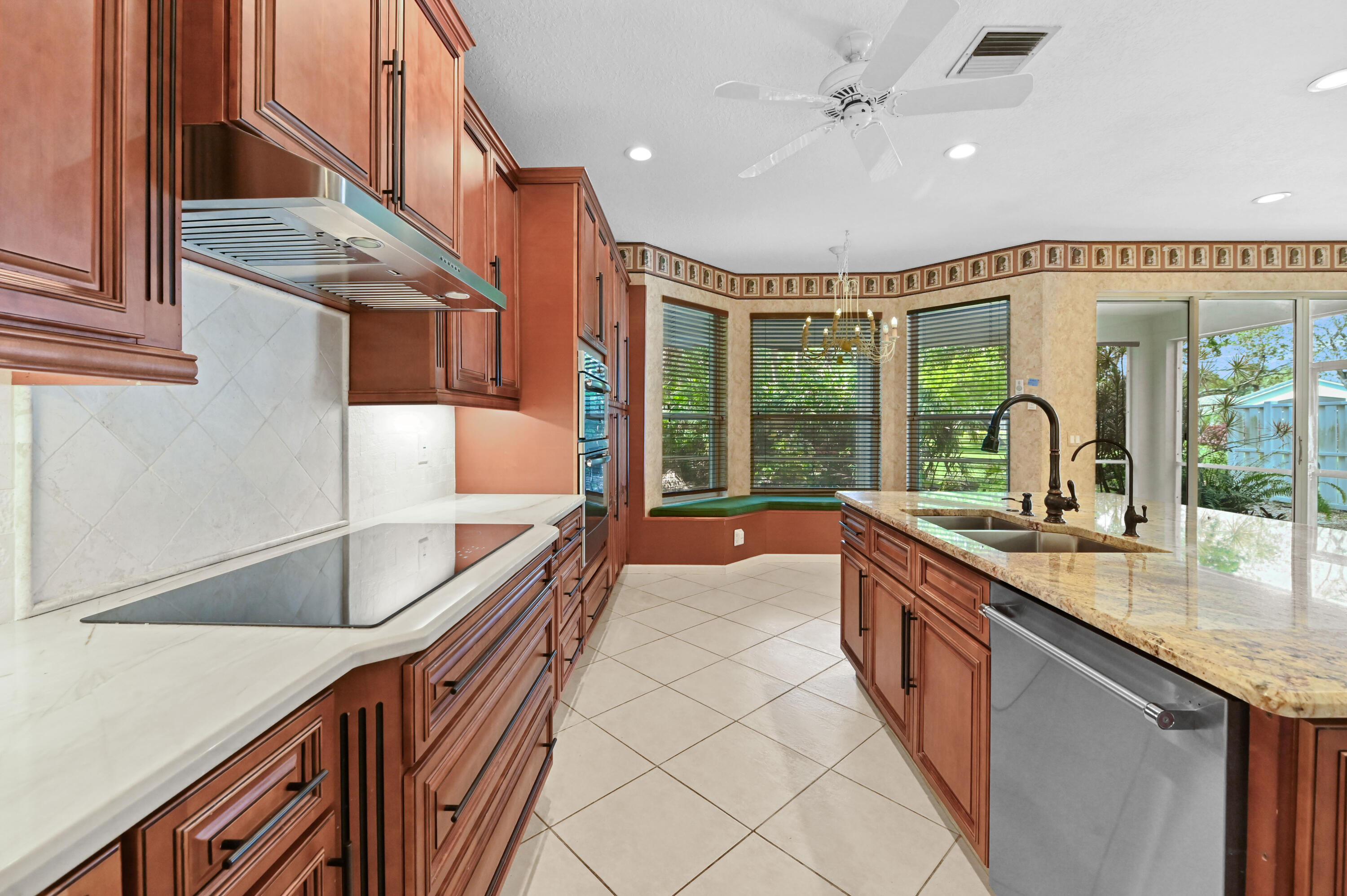 CORAL LAKES - Residential