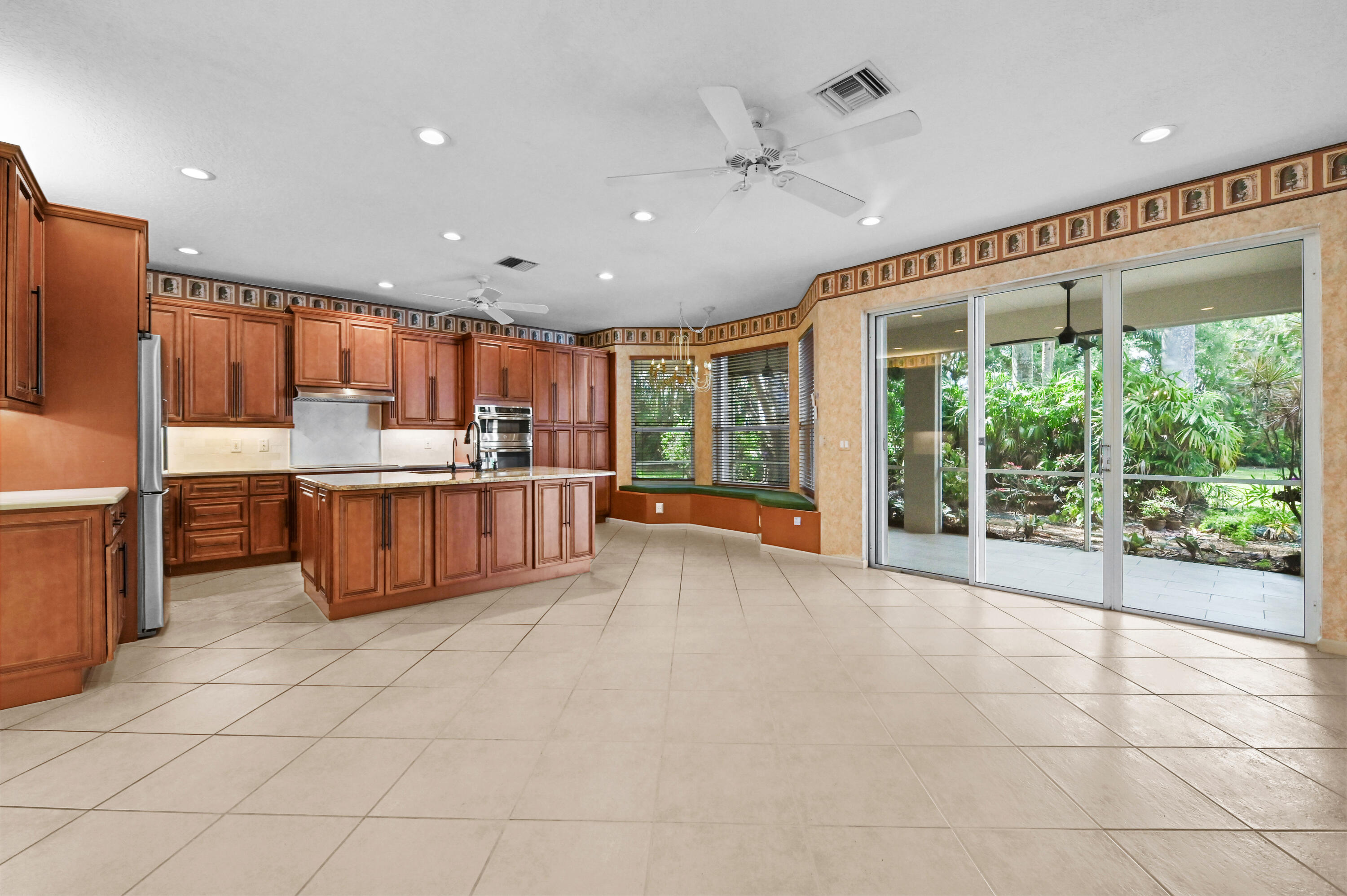 CORAL LAKES - Residential