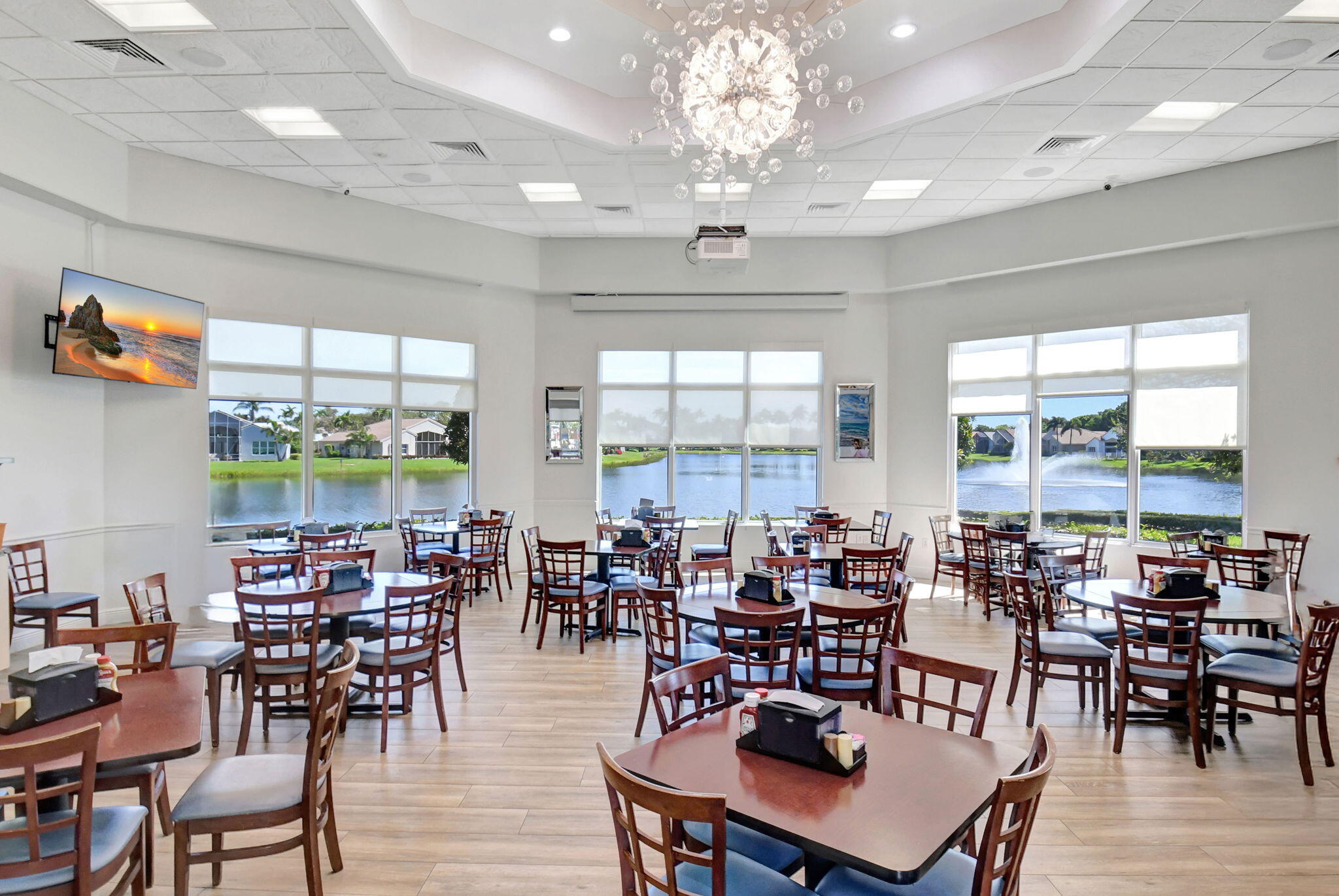 VALENCIA LAKES 1 - Residential
