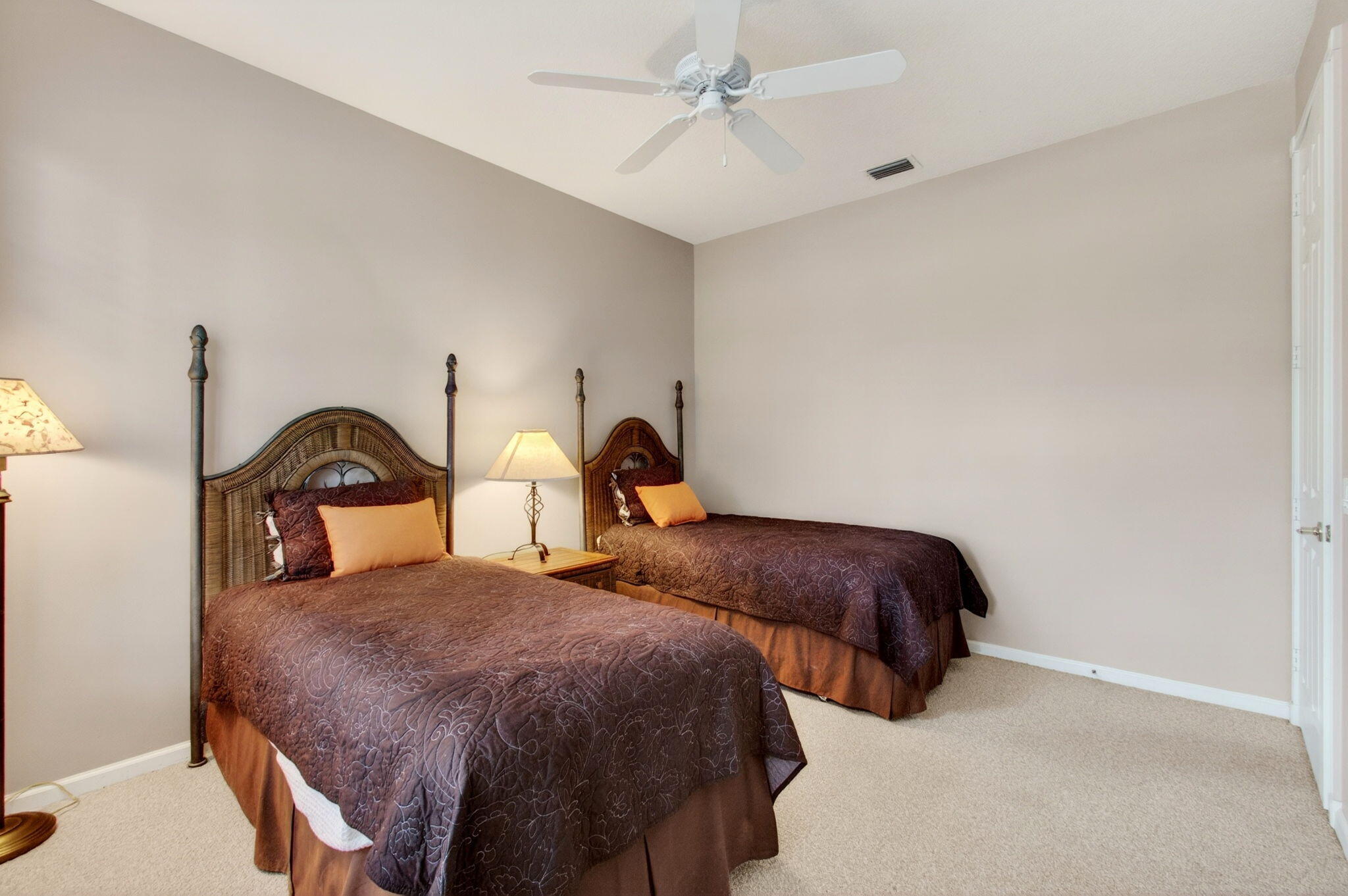 VALENCIA LAKES 1 - Residential